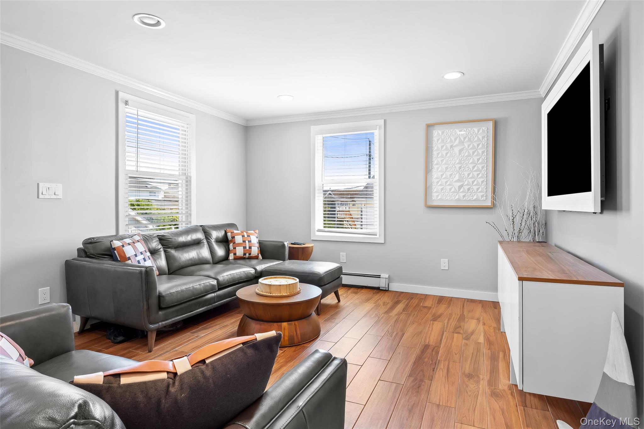 Lindenhurst, New York, 11757, United States, 3 Bedrooms Bedrooms, ,2 BathroomsBathrooms,Residential,For Sale,1996018