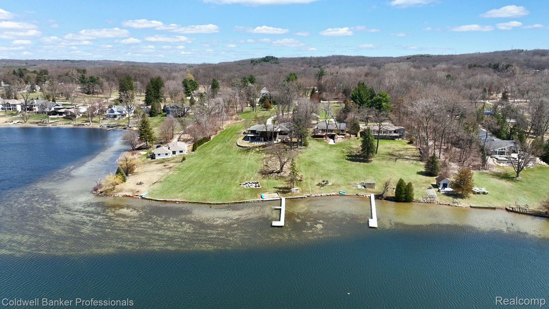 Fenton, Michigan, 48430, United States, 4 Bedrooms Bedrooms, ,5 BathroomsBathrooms,Residential,For Sale,1804653