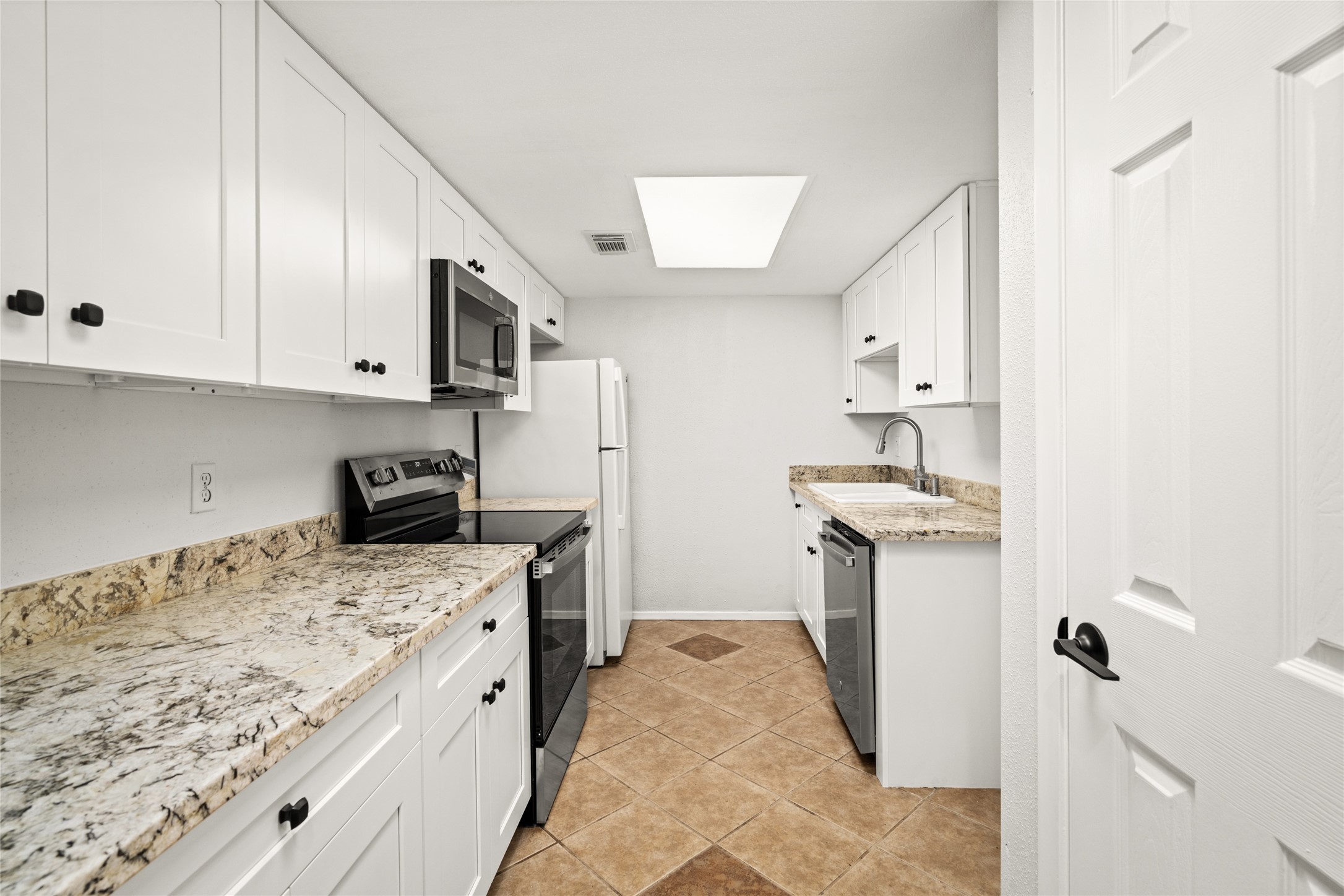  2238 S Piney Point Road #102 - 物件實景