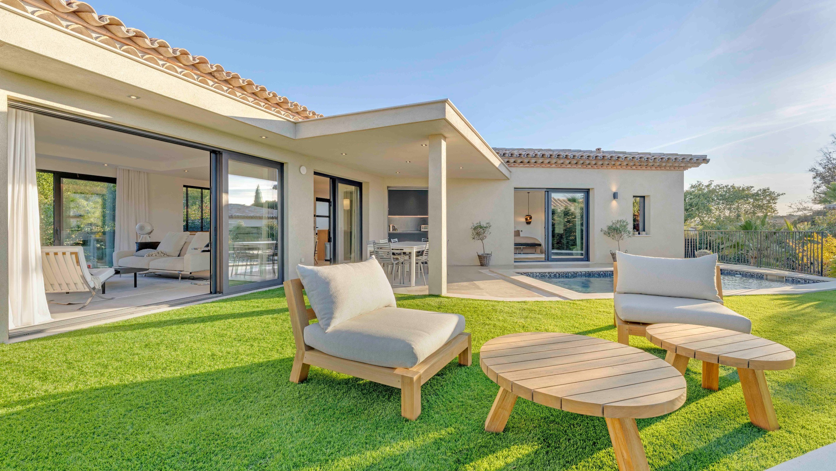  Contemporary villa in Sainte-Maxime with garden, pool, and optimal comfort - 物件實景