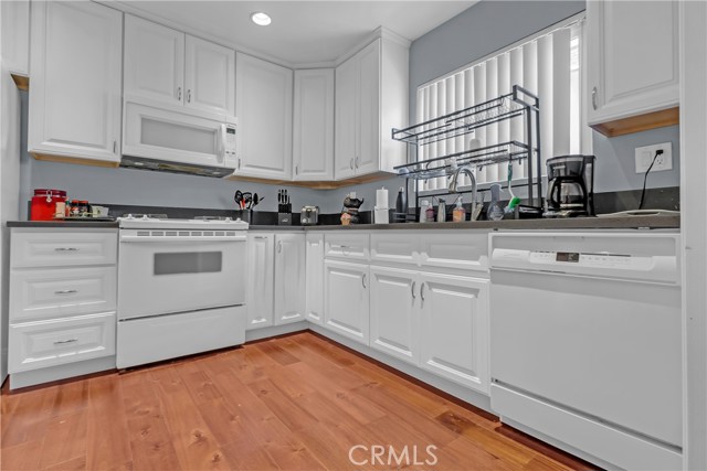 Valley Village, California, 91607, United States, 2 Bedrooms Bedrooms, ,2 BathroomsBathrooms,Residential,For Sale,1989937