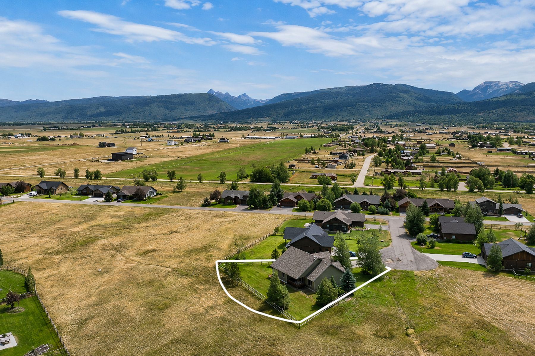  Charming Vaulted-Ceiling Ranch in River Meadows - 物件實景