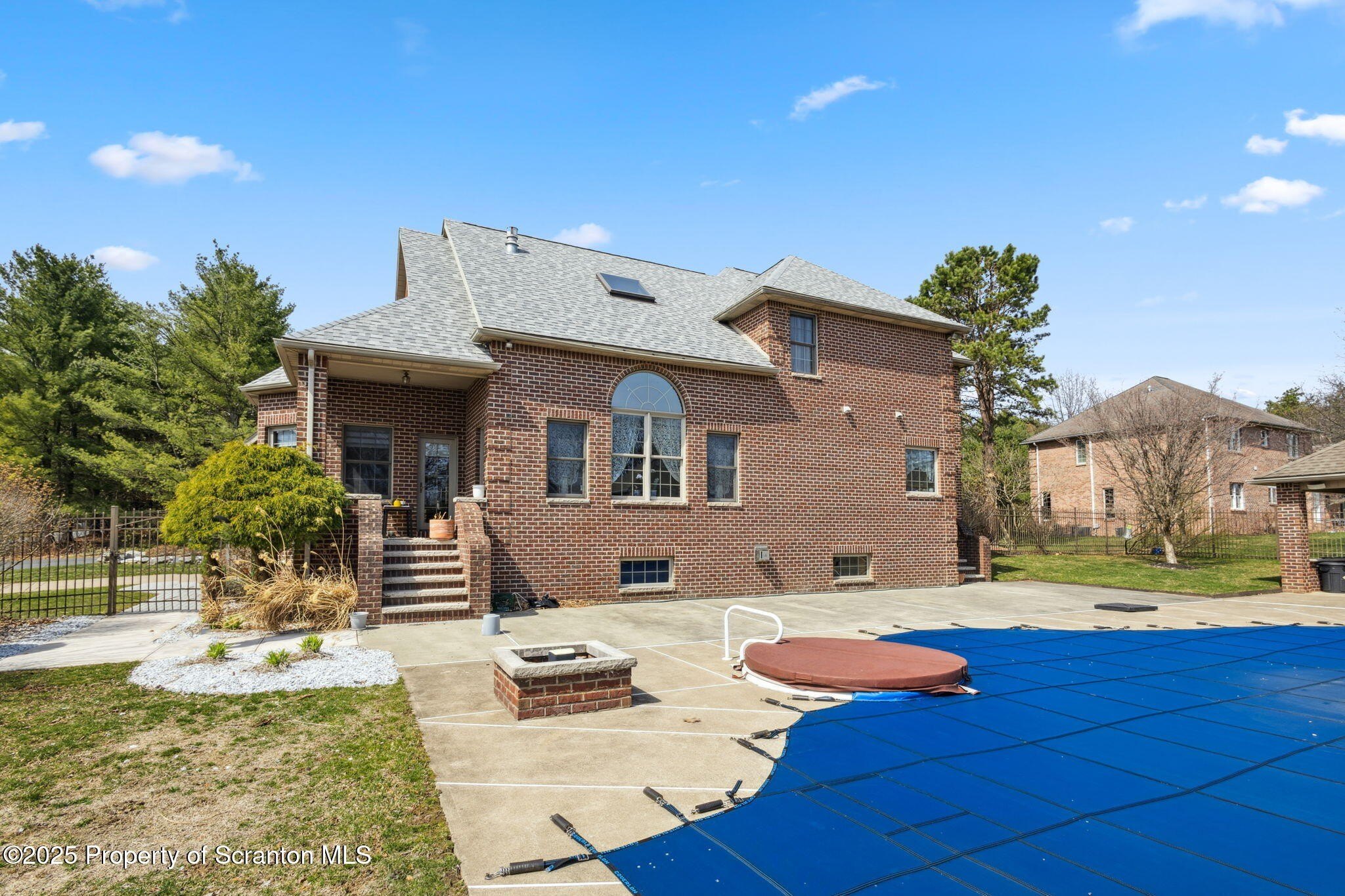 Old Forge, Pennsylvania, 18518, United States, 5 Bedrooms Bedrooms, ,5 BathroomsBathrooms,Residential,For Sale,1921311