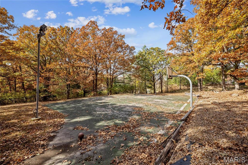 Sullivan, Missouri, 63080, United States, 5 Bedrooms Bedrooms, ,5 BathroomsBathrooms,Residential,For Sale,1906058