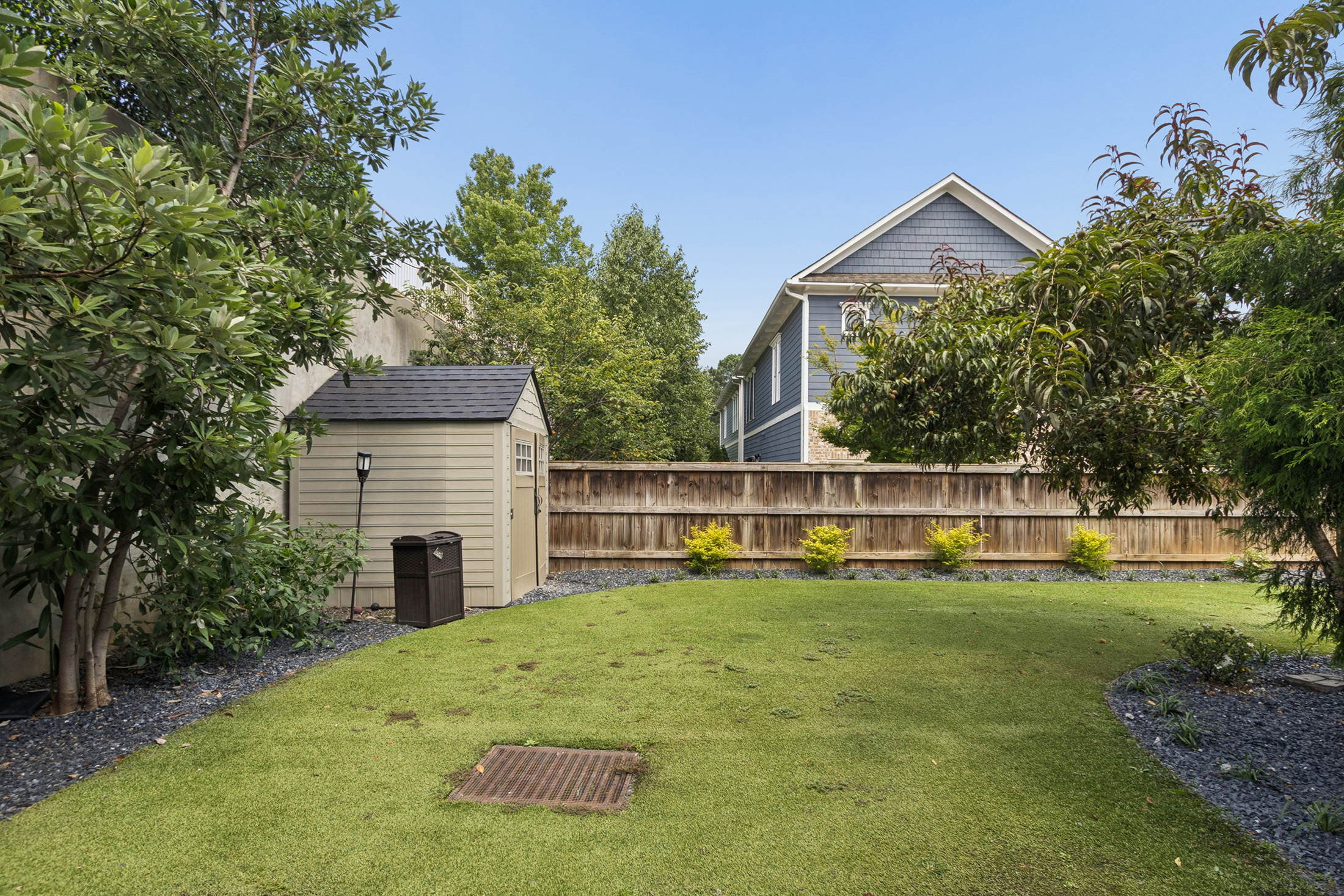  End-Unit Townhome with Fenced Backyard in Prime Location - 物件實景