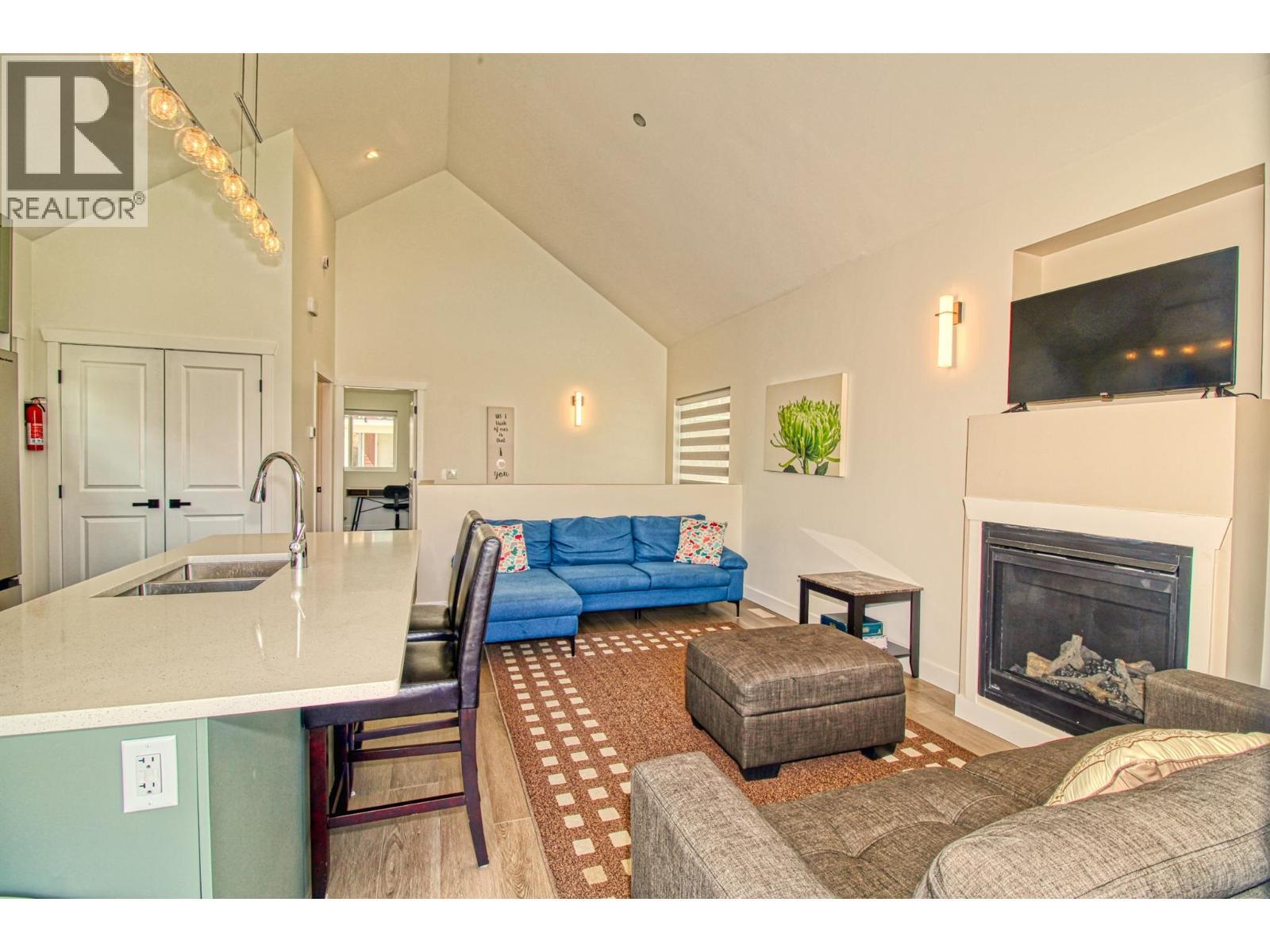 KELOWNA, British Columbia, V1Z 3R8, CA, 3 Bedrooms Bedrooms, ,2 BathroomsBathrooms,Residential,For Sale,1948634