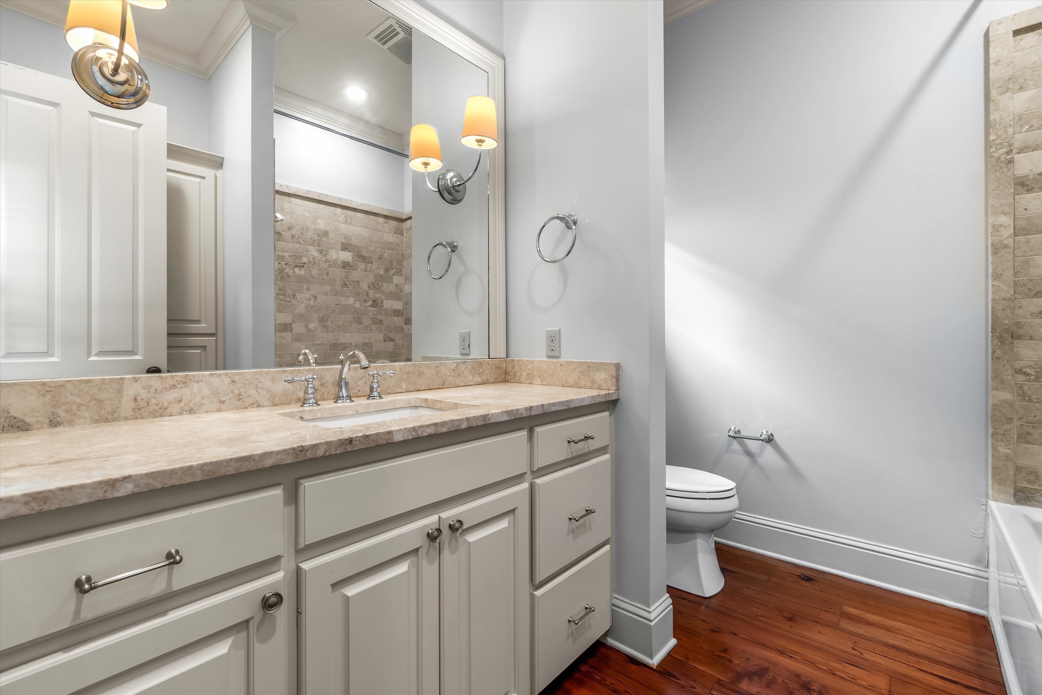 Baton Rouge, Louisiana, 70809, United States, 3 Bedrooms Bedrooms, ,4 BathroomsBathrooms,Residential,For Sale,1998392