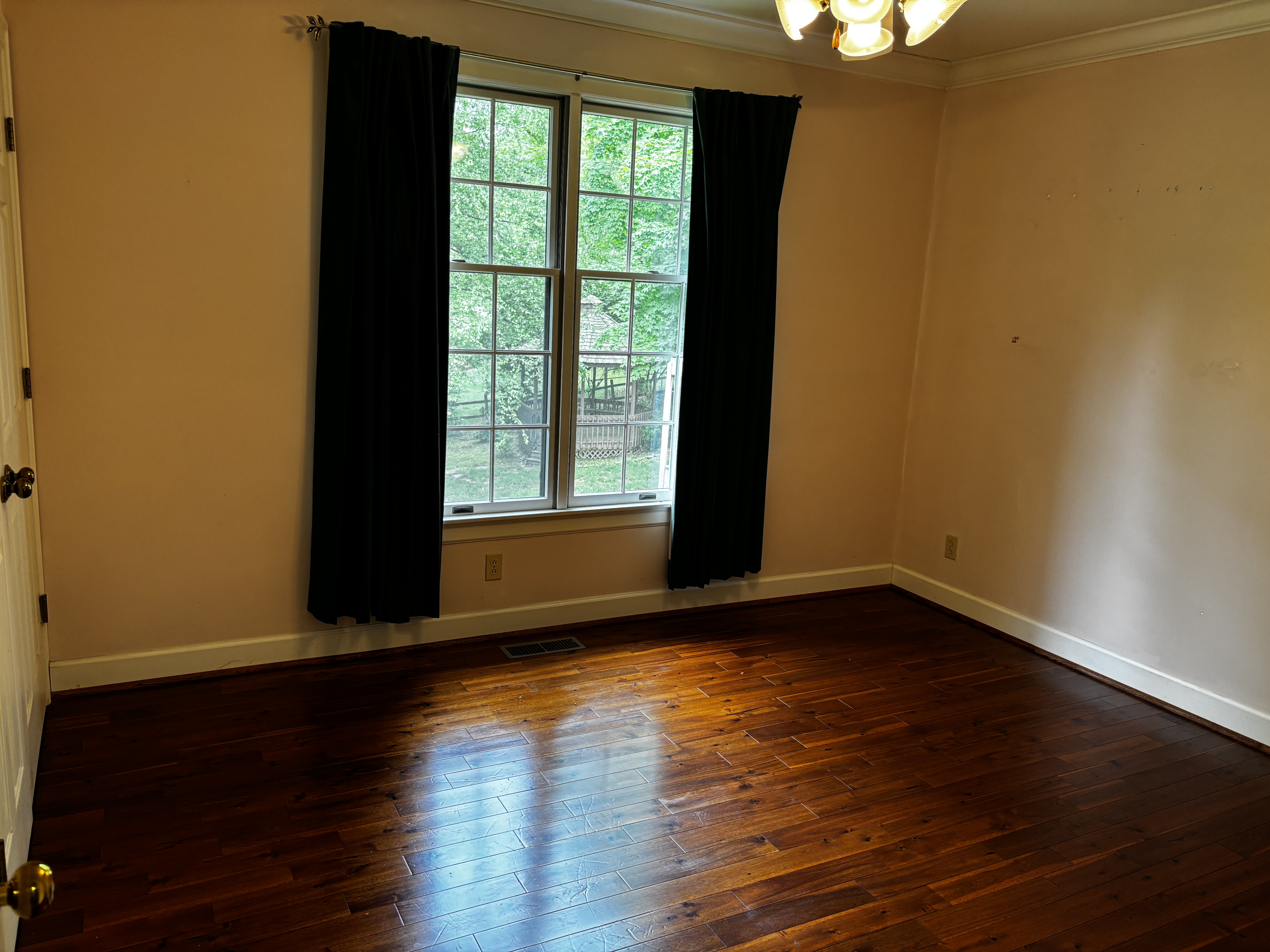 Frankfort, Kentucky, 40601, United States, 3 Bedrooms Bedrooms, ,3 BathroomsBathrooms,Residential,For Sale,2049157