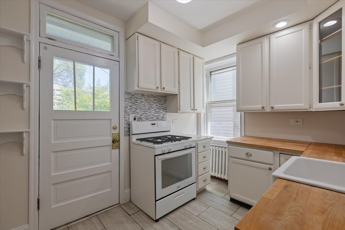 Evanston, Illinois, 60202, United States, 4 Bedrooms Bedrooms, ,Residential,For Sale,1923583