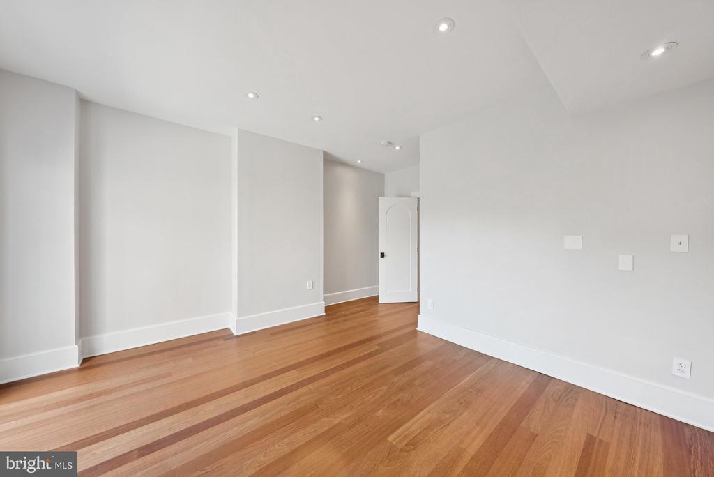 Washington, District of Columbia, 20009, United States, 4 Bedrooms Bedrooms, ,4 BathroomsBathrooms,Residential,For Sale,1902983