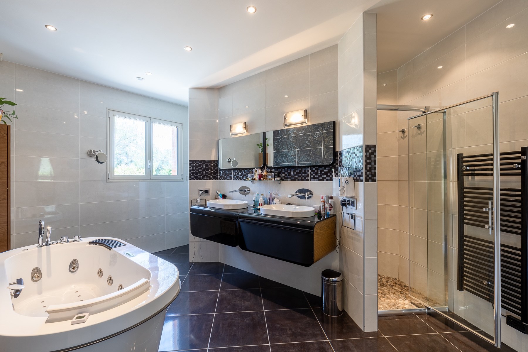  A superb, recently built property with exceptional features. - 物件實景
