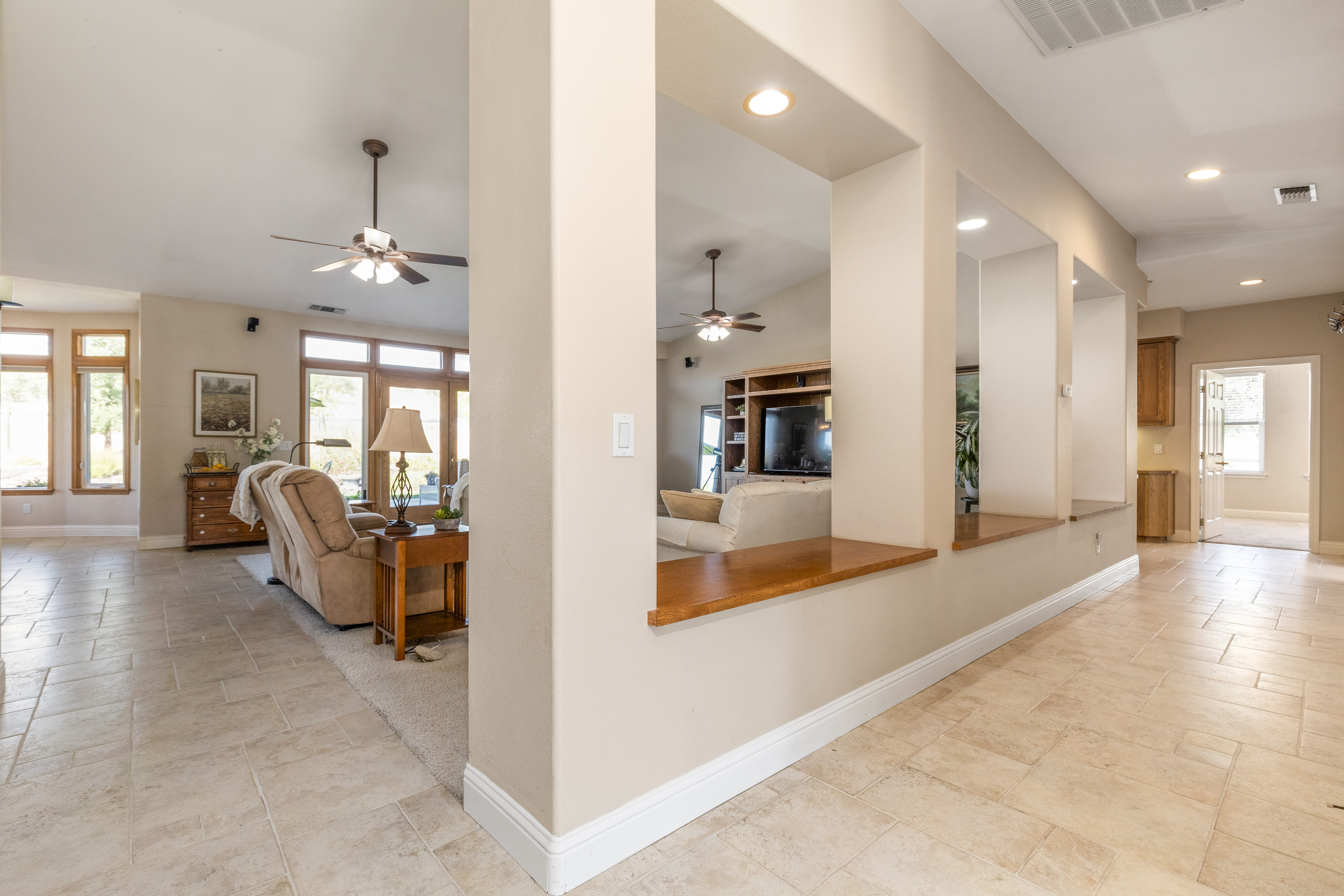  Stunning Lake Nacimiento Retreat with 6-Car Garage, Workshop & RV/Boat Parking - 物件實景