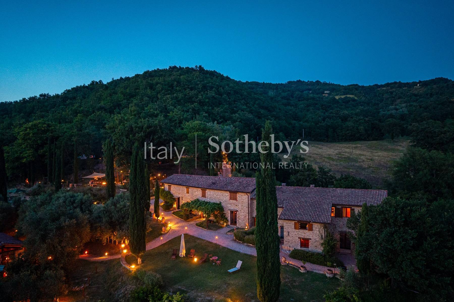  Stunning lake view historic renovated farmhouse with pool - 物件實景