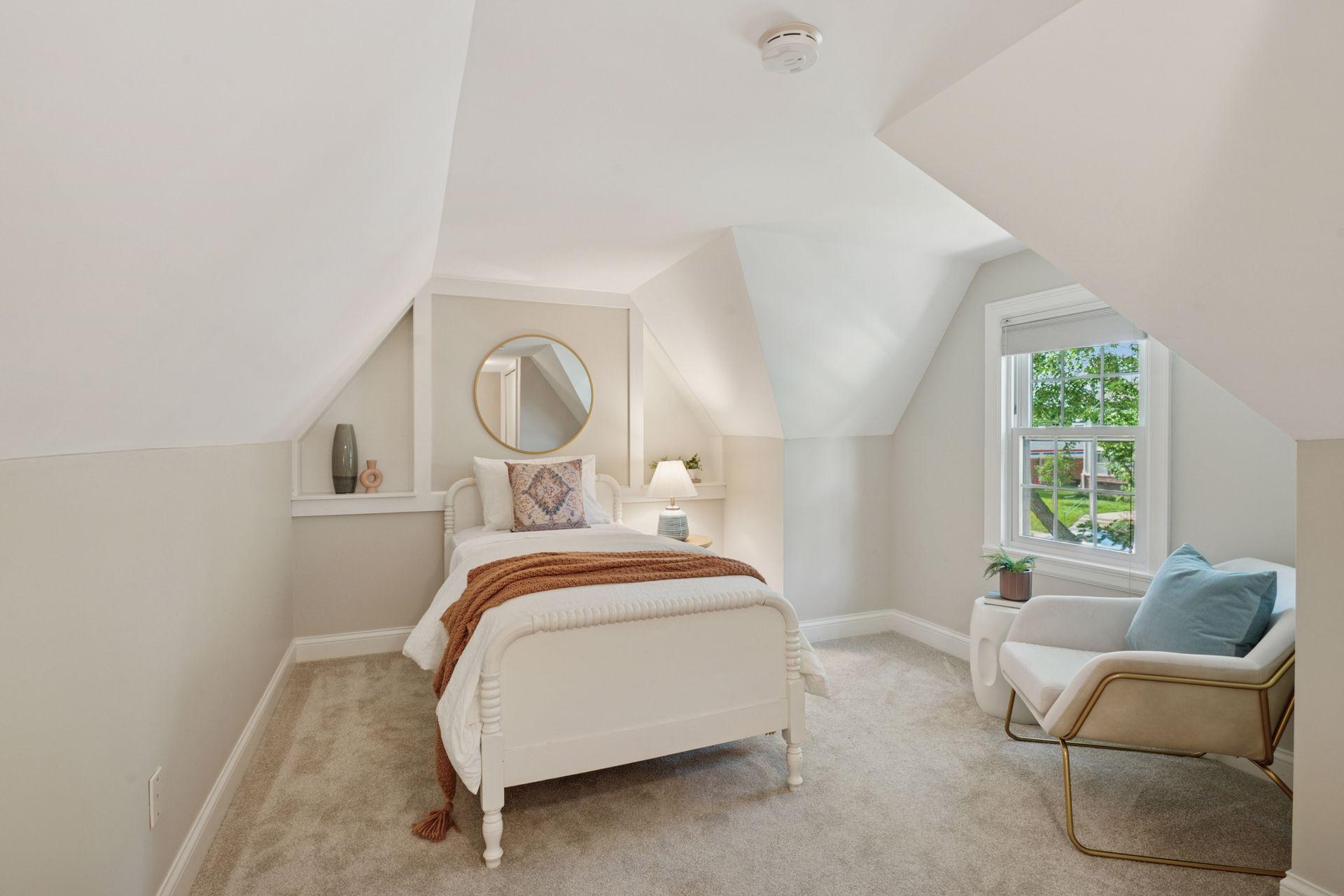 Minneapolis, Minnesota, 55410, United States, 4 Bedrooms Bedrooms, ,1 BathroomBathrooms,Residential,For Sale,1939161