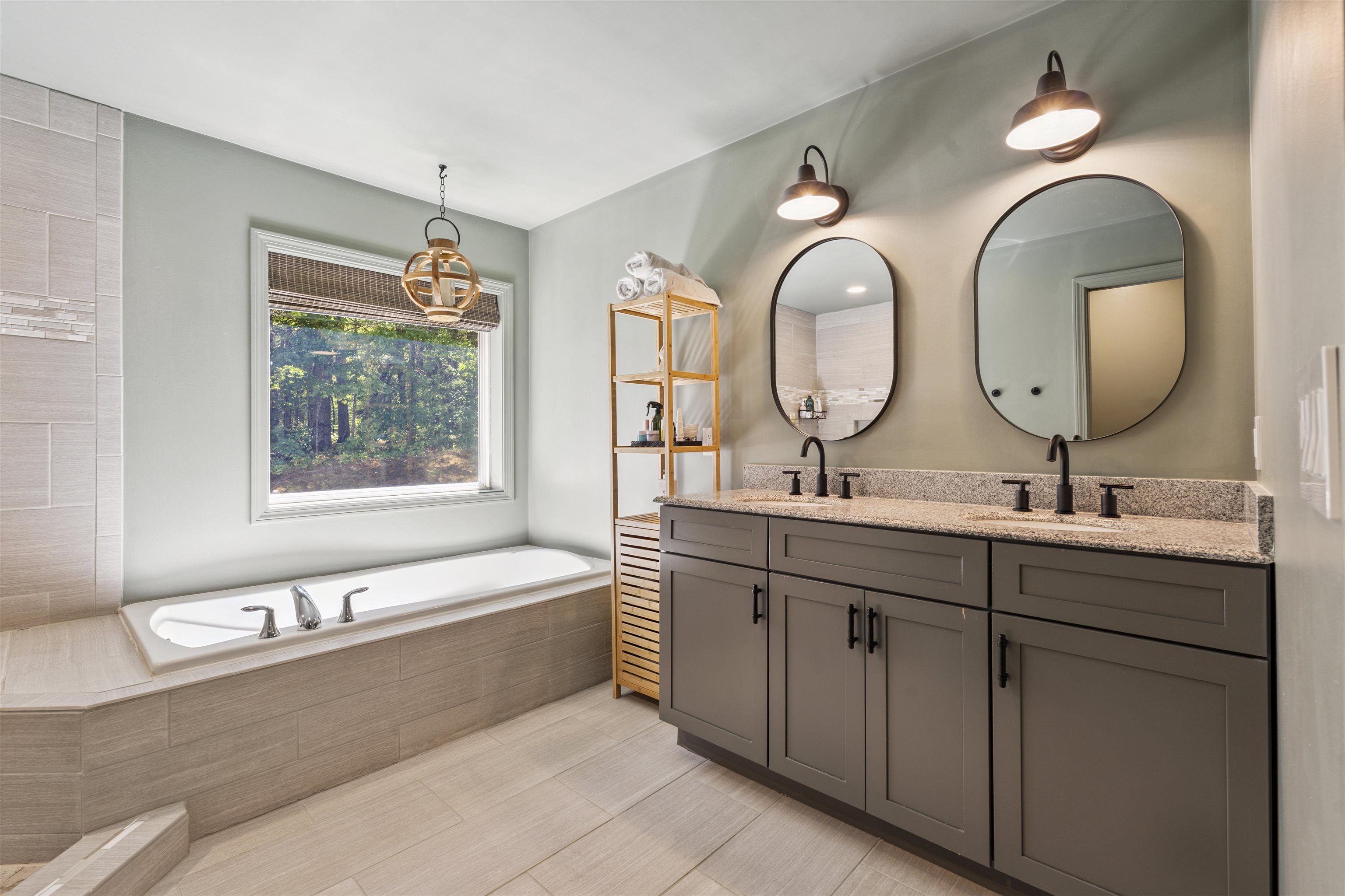 Holderness, New Hampshire, 03245, United States, 3 Bedrooms Bedrooms, ,2 BathroomsBathrooms,Residential,For Sale,1918284