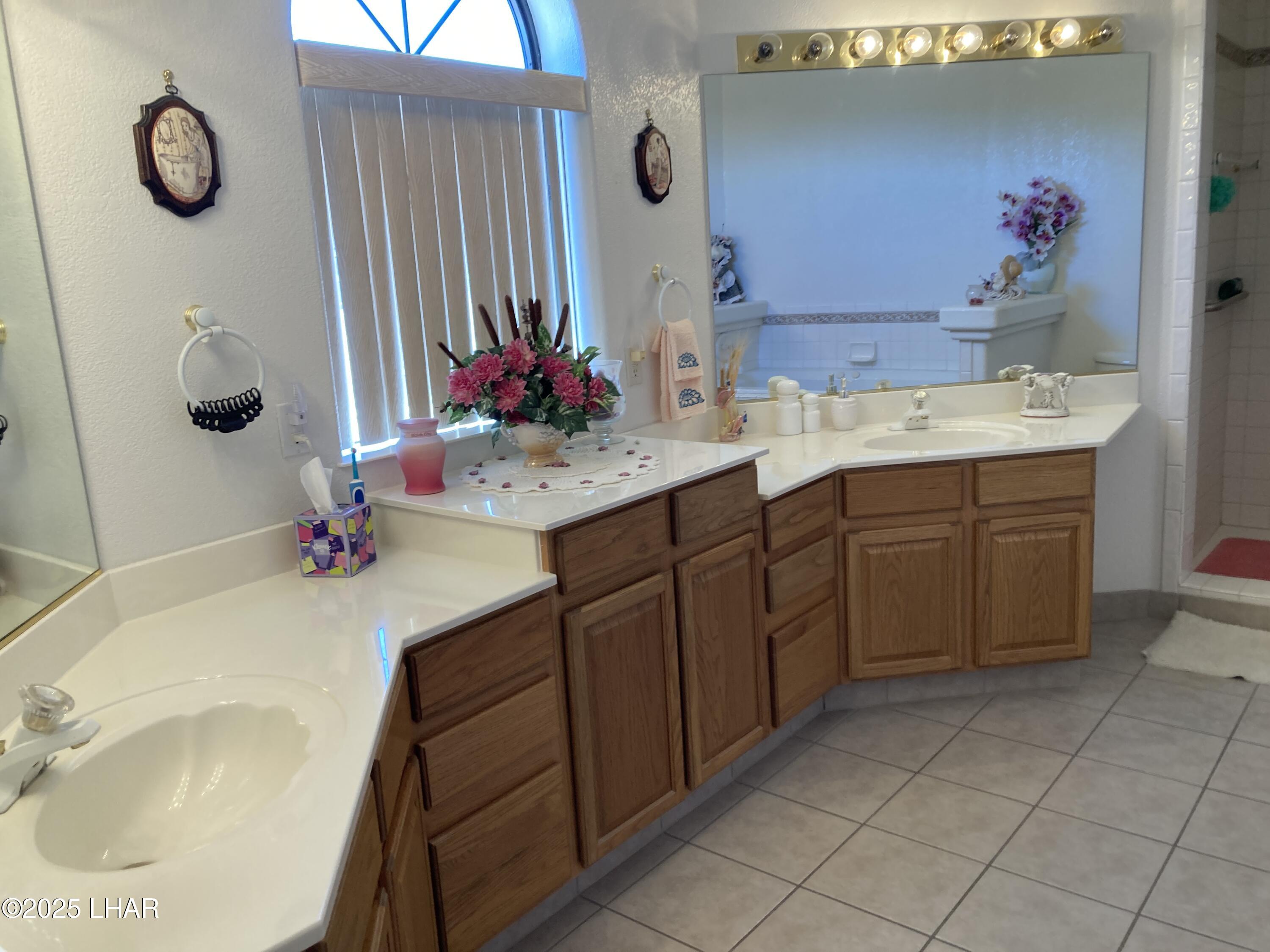 Lake Havasu City, Arizona, 86404, United States, 3 Bedrooms Bedrooms, ,3 BathroomsBathrooms,Residential,For Sale,1949772