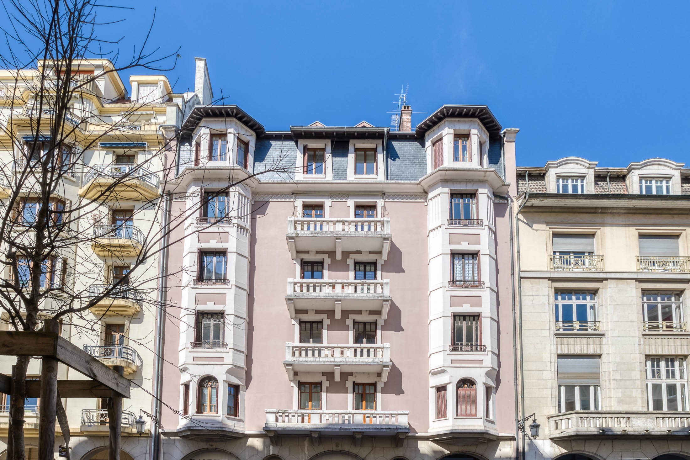  Characterful family apartment in the heart of the highly sought-after Ilots dis… - 物件實景
