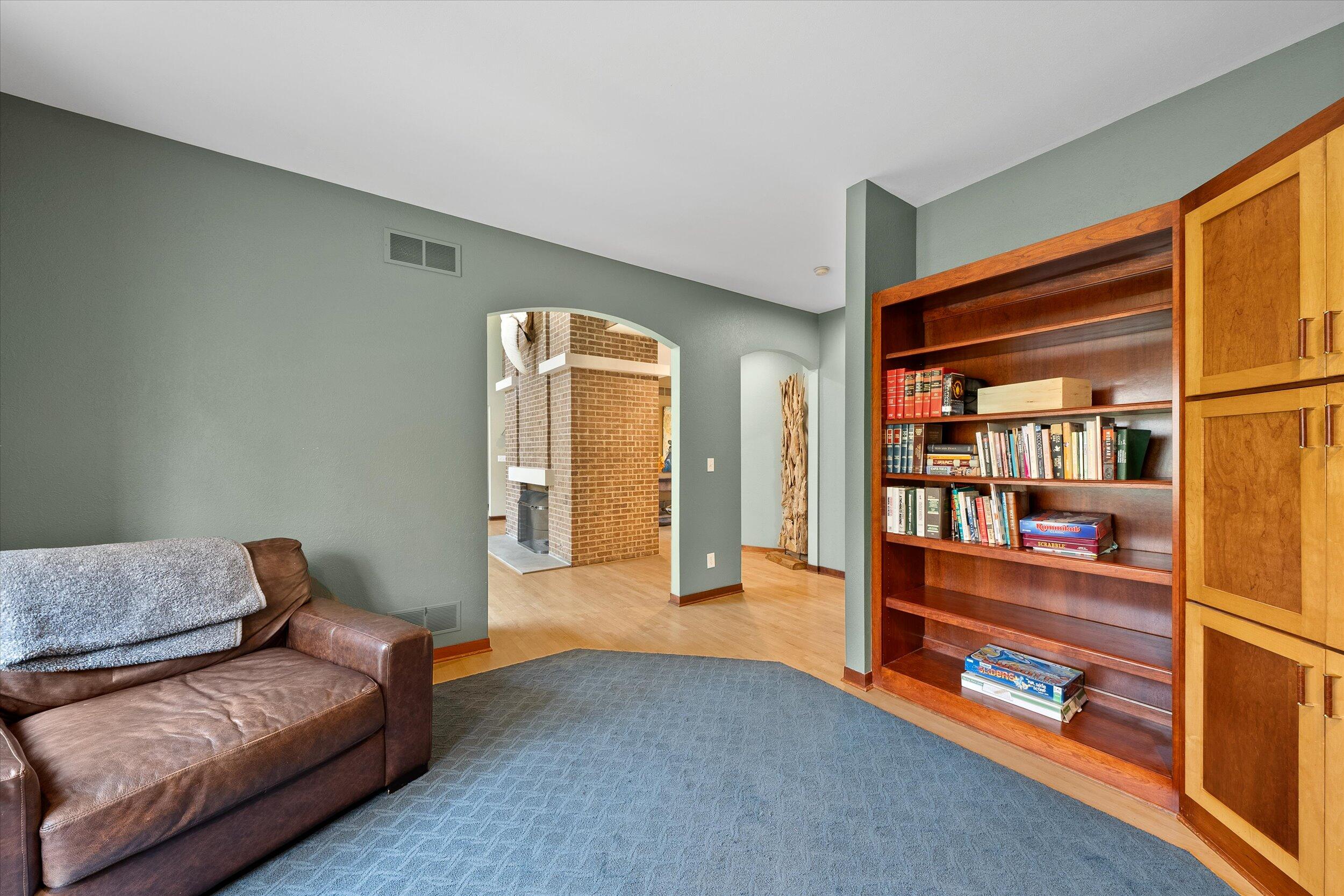 Grafton, Wisconsin, 53024, United States, 4 Bedrooms Bedrooms, ,6 BathroomsBathrooms,Residential,For Sale,1989565