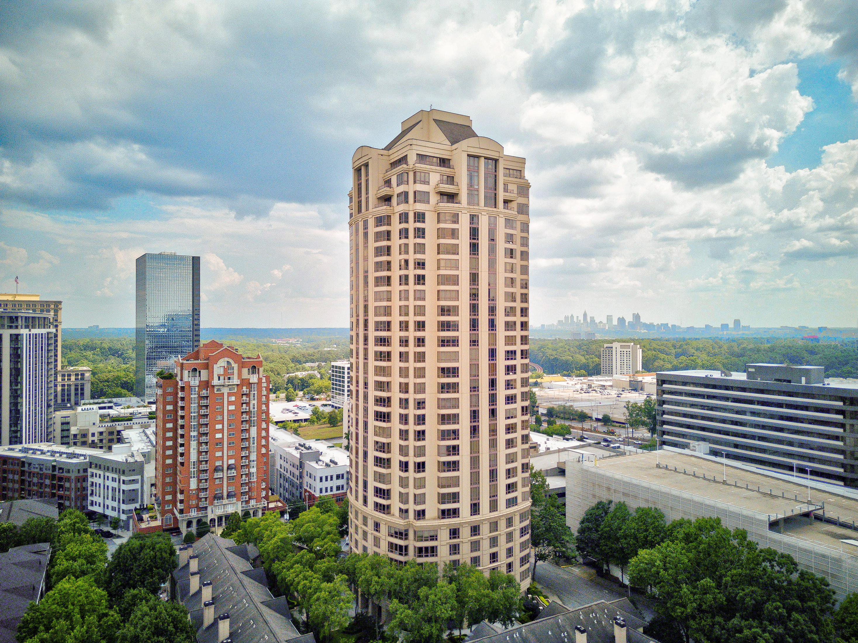  Welcome to Unit 2150 at The Oaks at Buckhead - 物件實景
