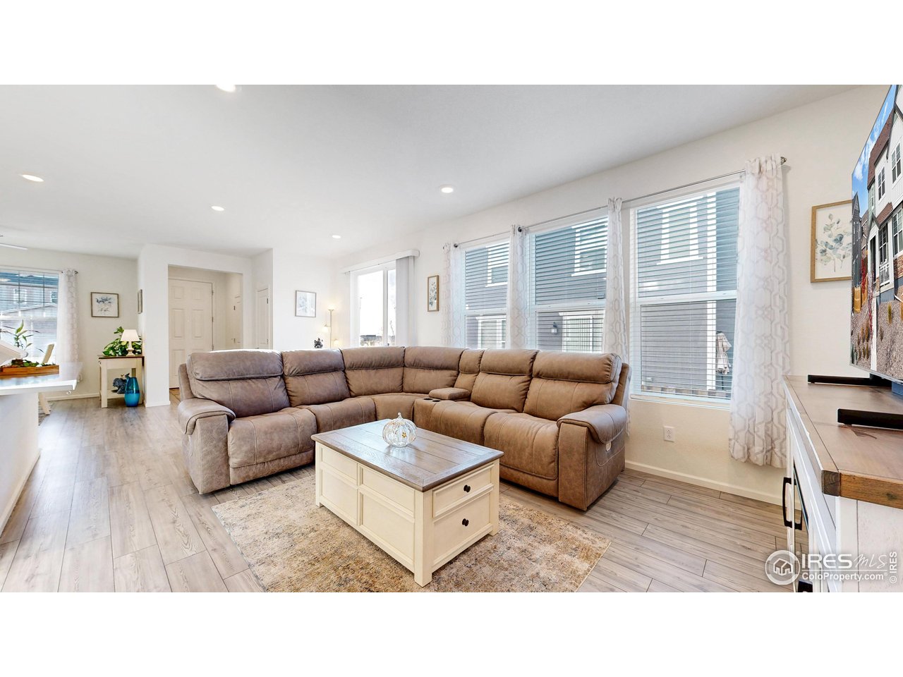 Commerce City, Colorado, 80022, United States, 3 Bedrooms Bedrooms, ,2 BathroomsBathrooms,Residential,For Sale,1987529