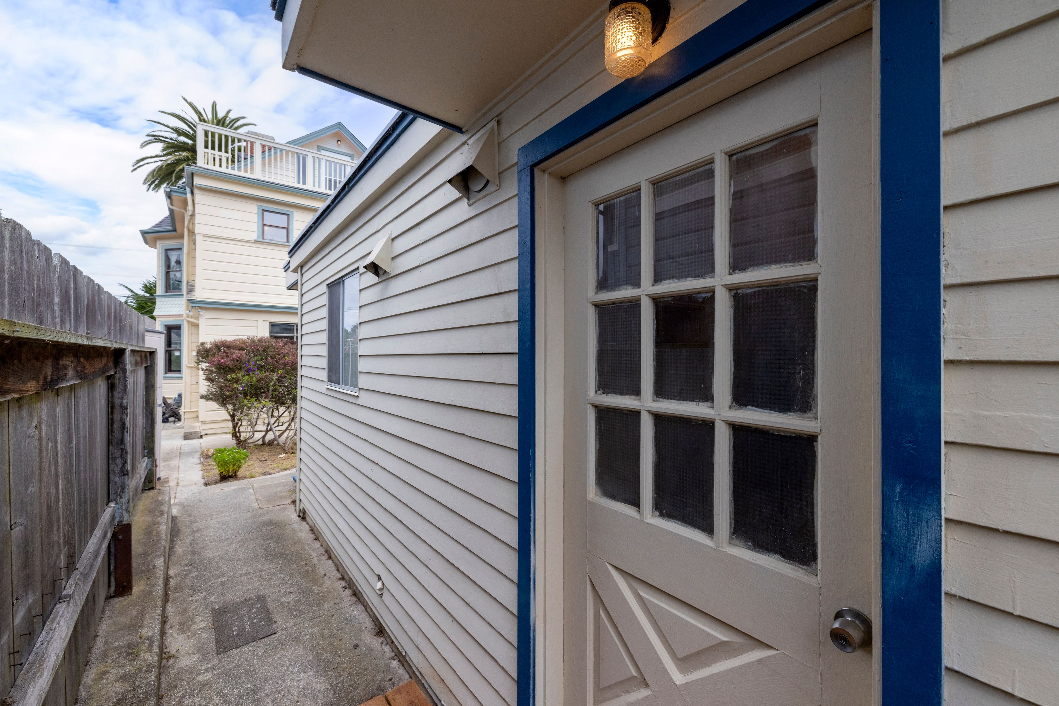  947 West Franklin Street - 物件實景