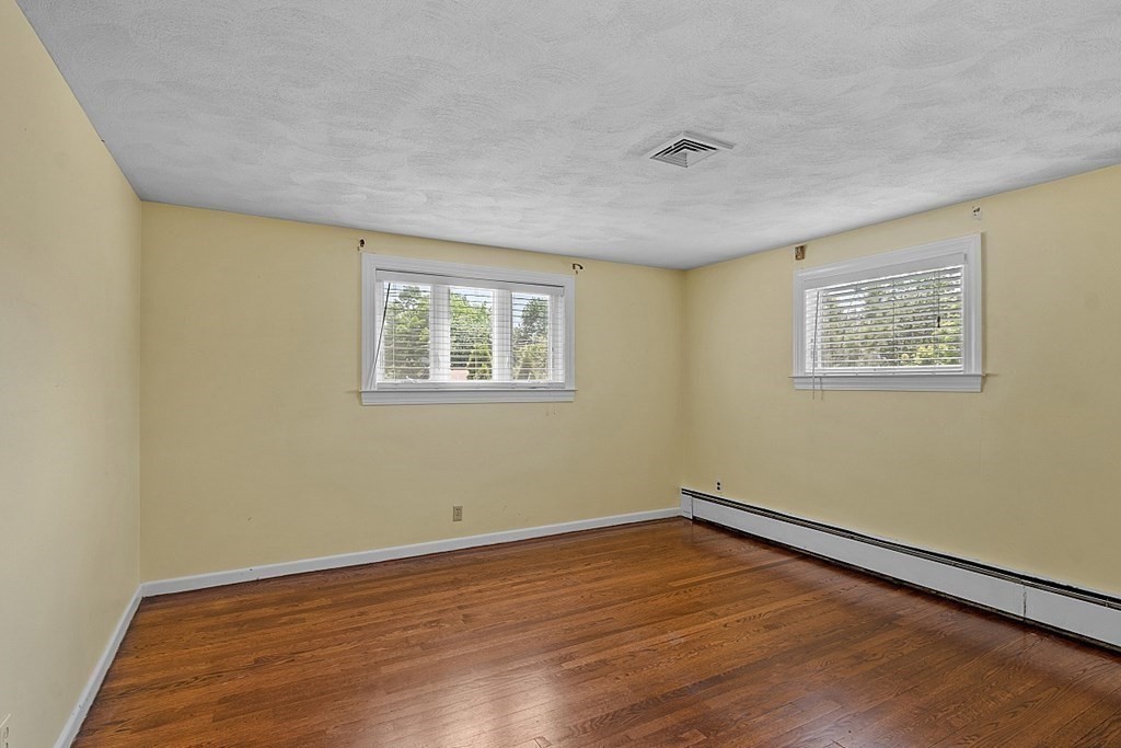 Malden, Massachusetts, 02148, United States, 3 Bedrooms Bedrooms, ,2 BathroomsBathrooms,Residential,For Sale,1938080