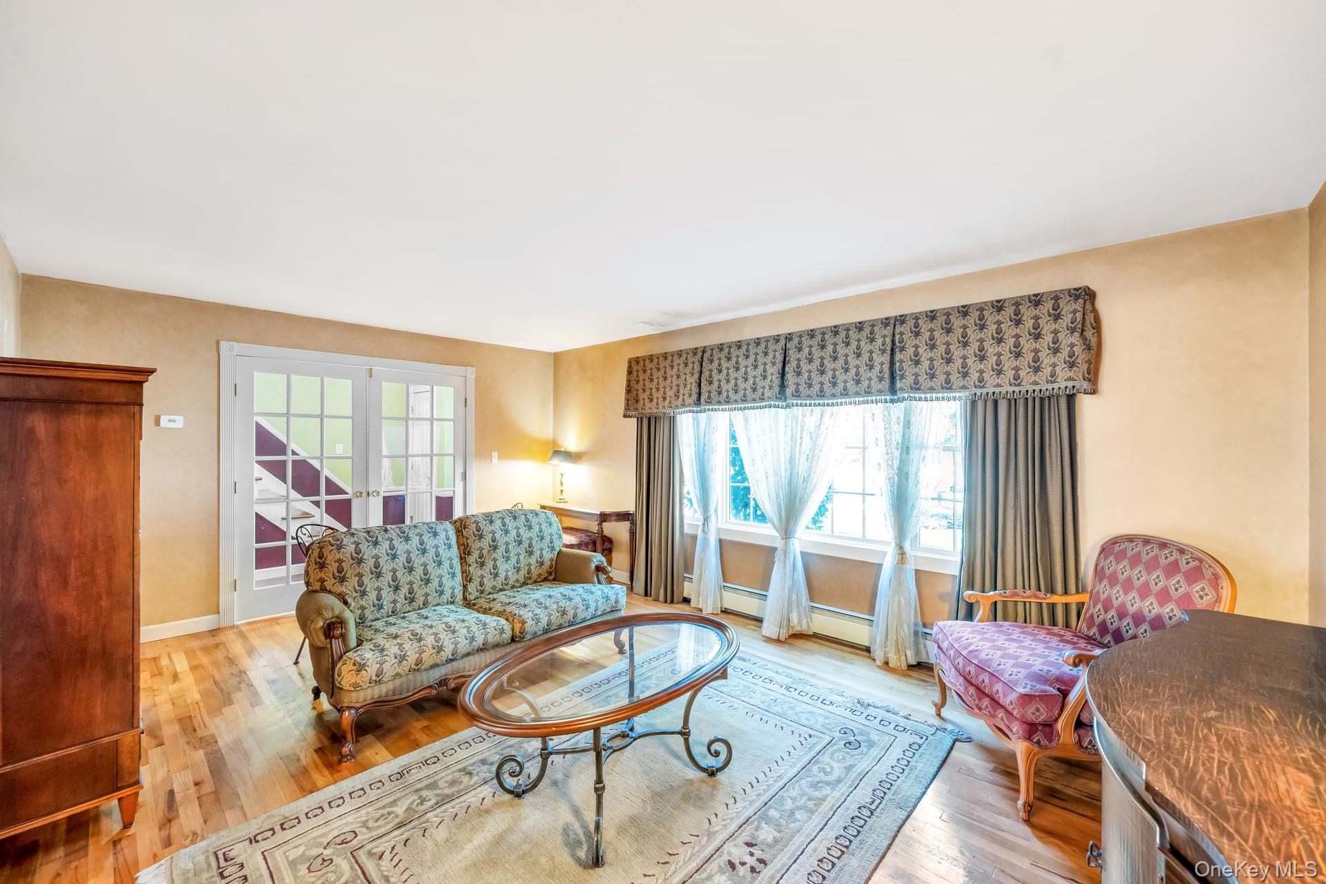 Hauppauge, New York, 11788, United States, 4 Bedrooms Bedrooms, ,3 BathroomsBathrooms,Residential,For Sale,1926093