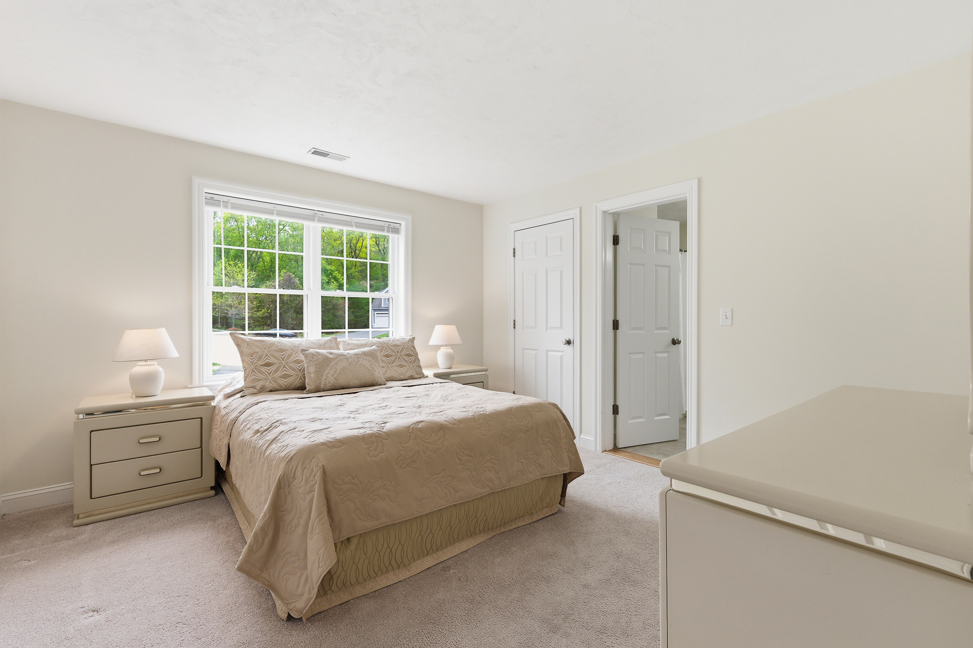  8 Victoria Circle, Shrewsbury, MA 01545 - 物件實景