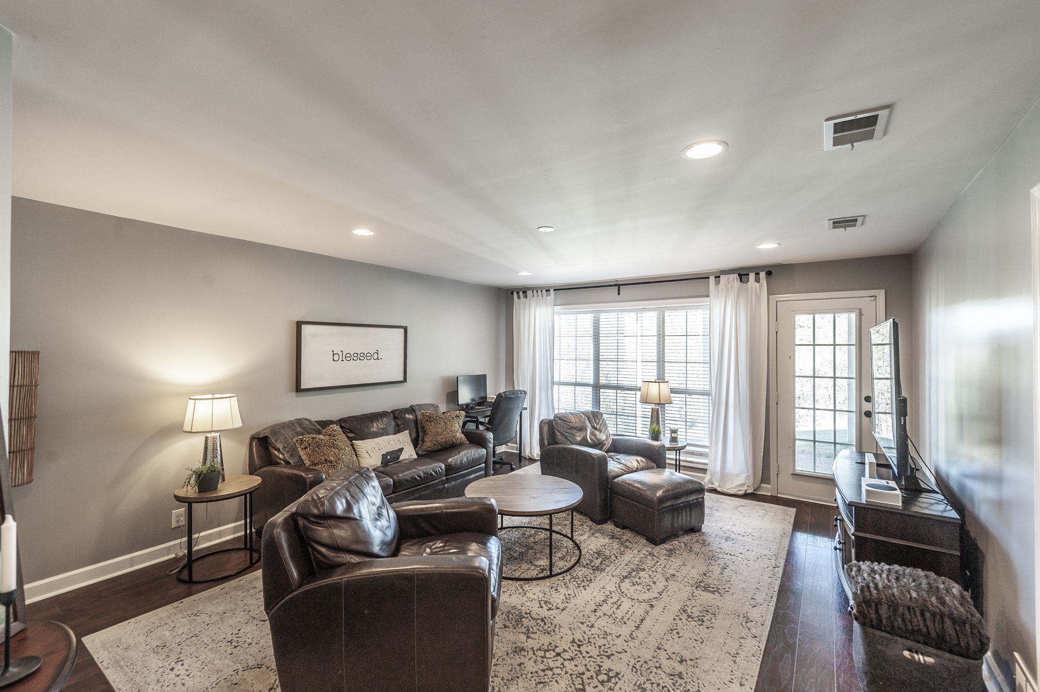 Goodlettsville, Tennessee, 37072, United States, 5 Bedrooms Bedrooms, ,4 BathroomsBathrooms,Residential,For Sale,1974837