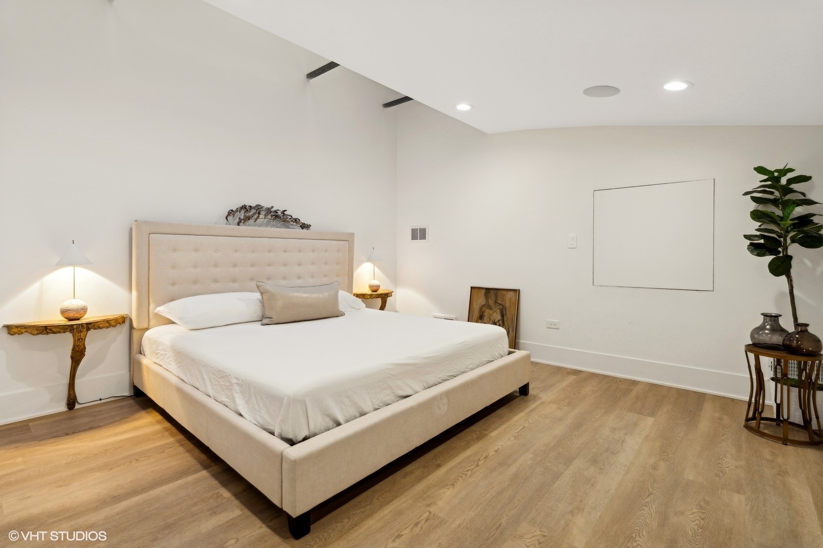 Chicago, Illinois, 60639, United States, 4 Bedrooms Bedrooms, ,4 BathroomsBathrooms,Residential,For Sale,1942244
