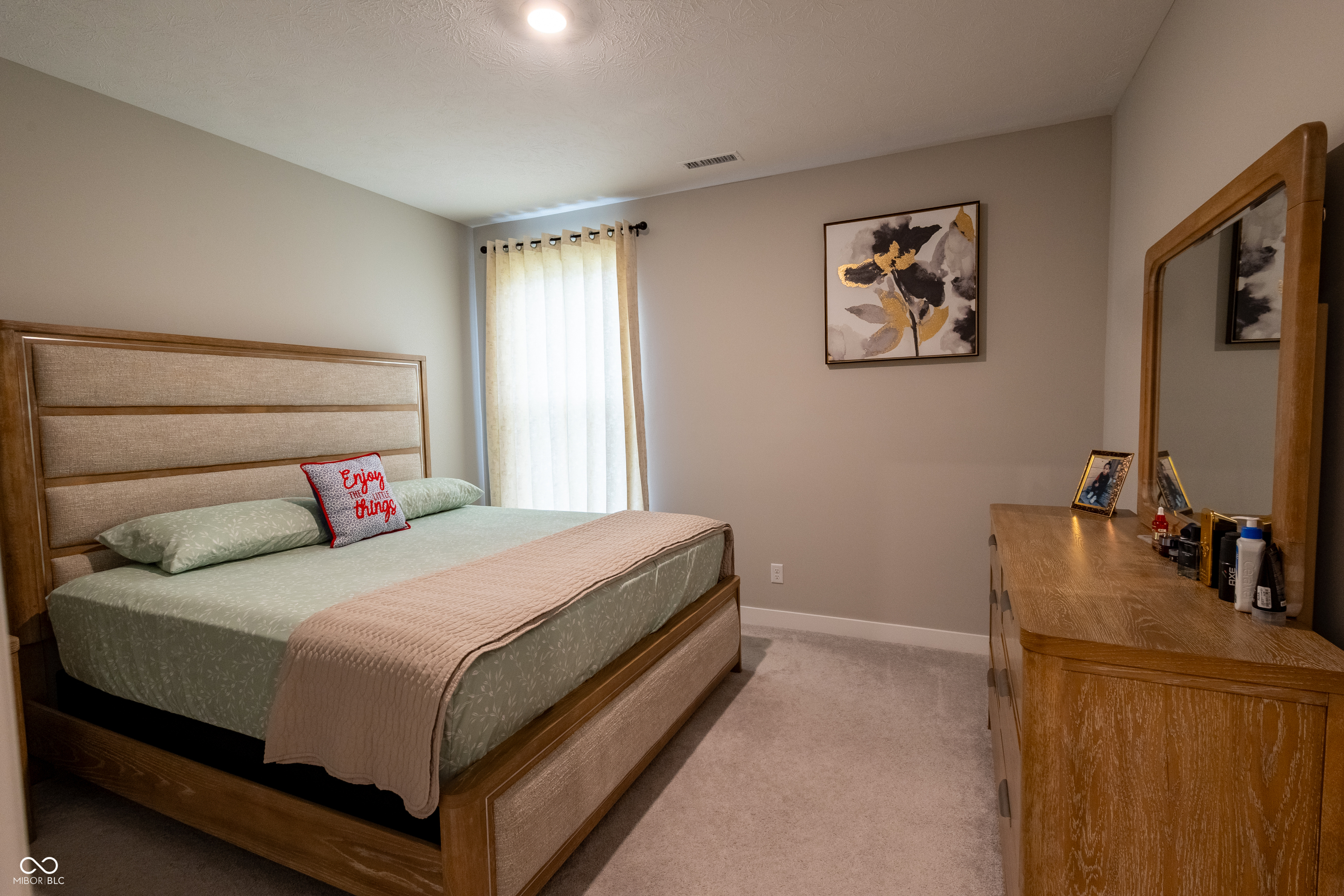 Greenwood, Indiana, 46143, United States, 5 Bedrooms Bedrooms, ,4 BathroomsBathrooms,Residential,For Sale,2001178