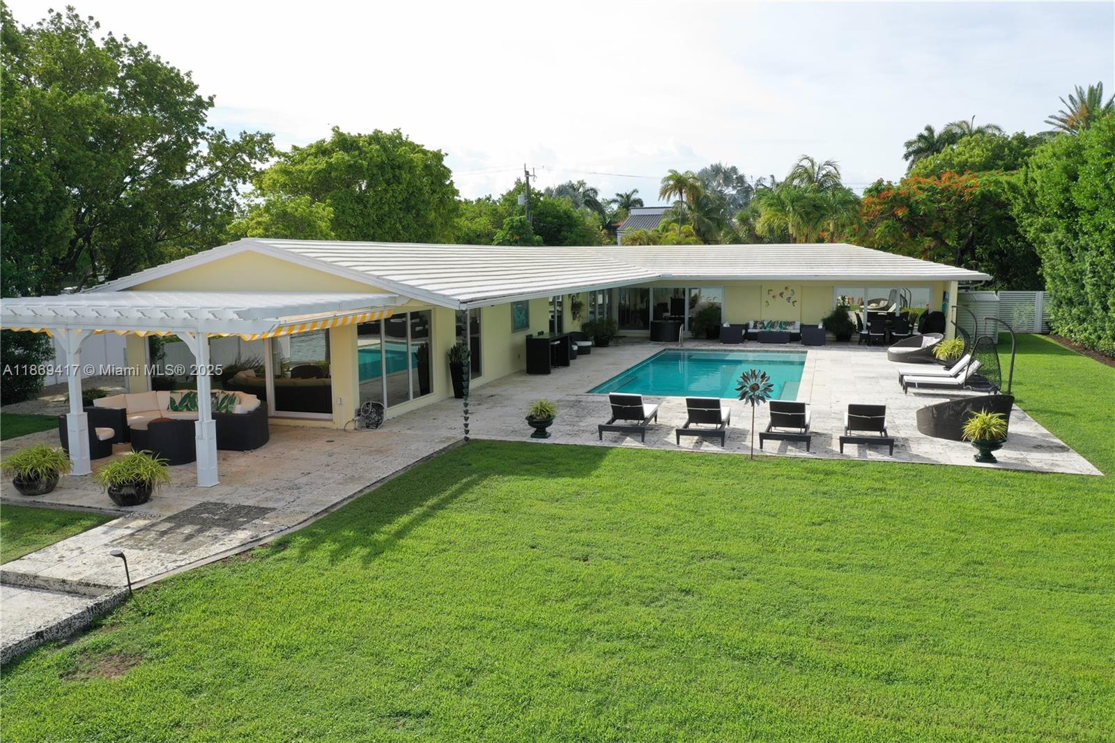 Key Biscayne, Florida, 33149, United States, 4 Bedrooms Bedrooms, ,4 BathroomsBathrooms,Residential,For Sale,1942123