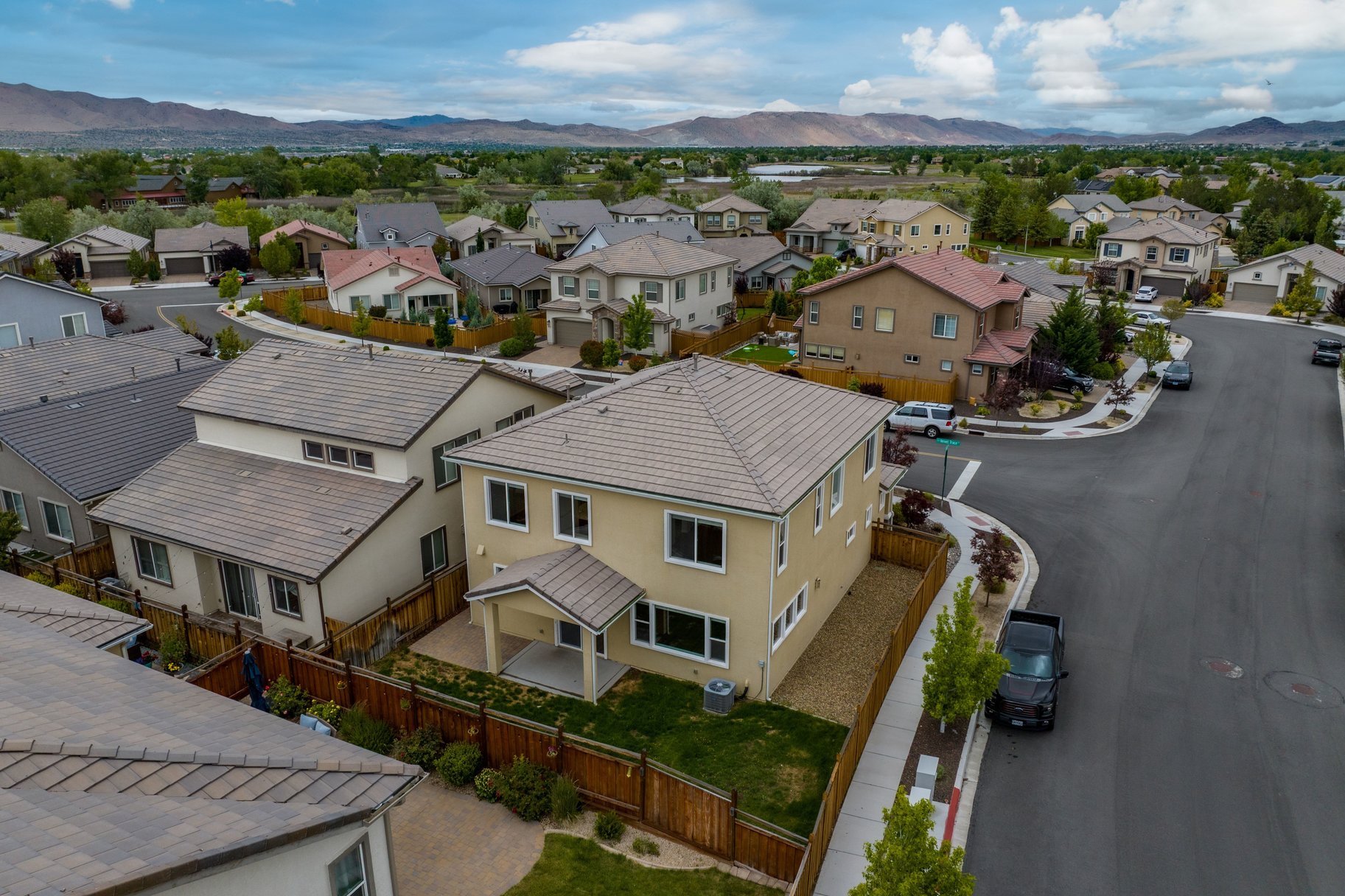  Two Story Walking Distance to Red Hawk Golf Course - 物件實景