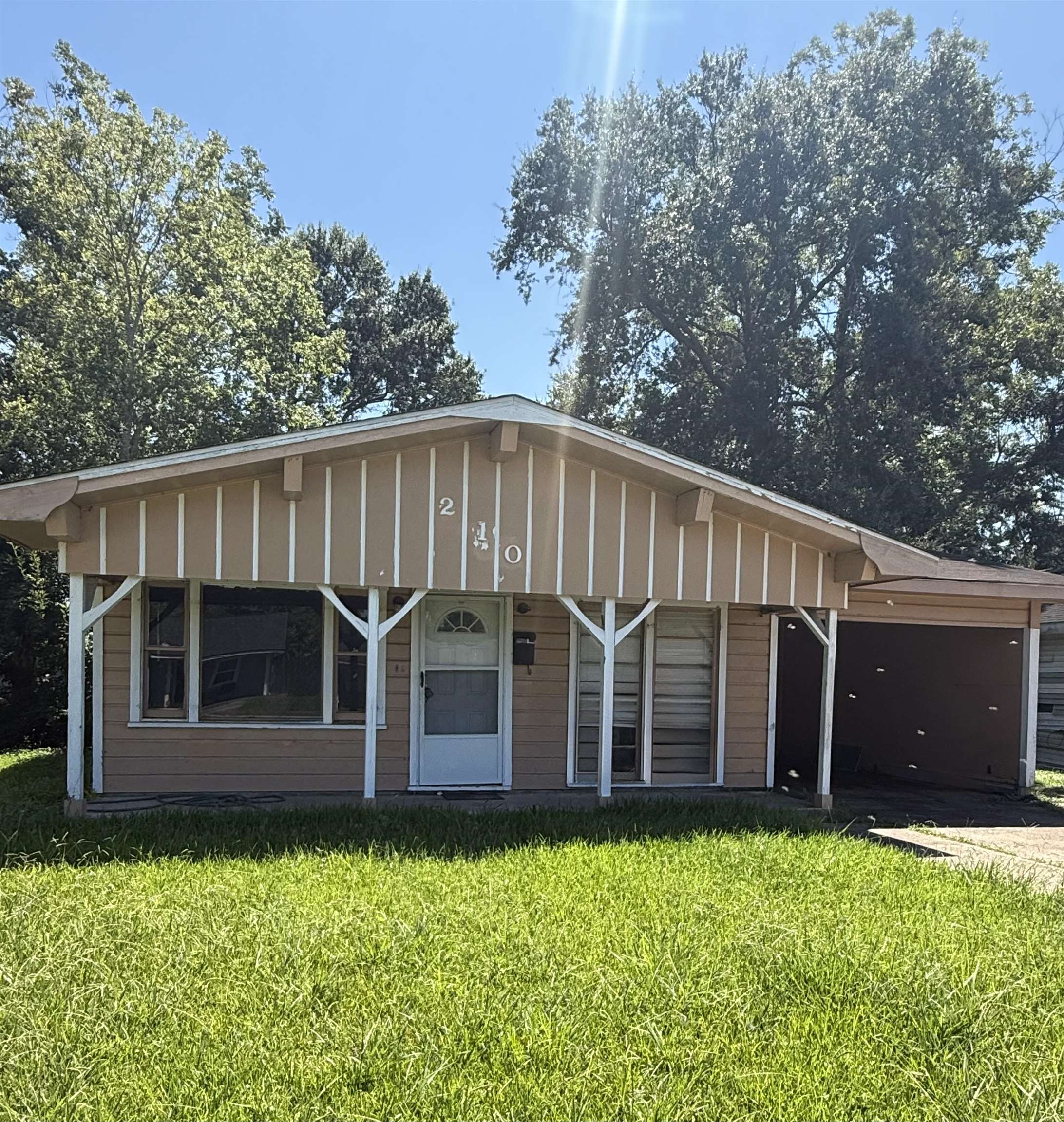 Myrna Loy Dr, Beaumont, TX 77705