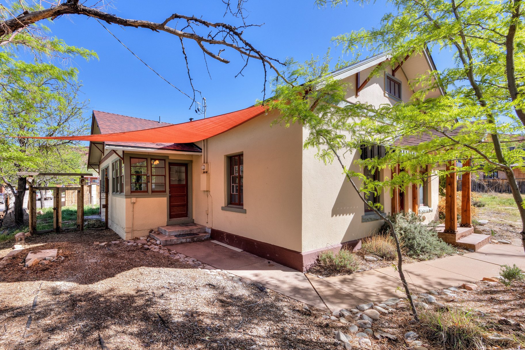  Charming Vintage Home Rich with Character and History - 物件實景