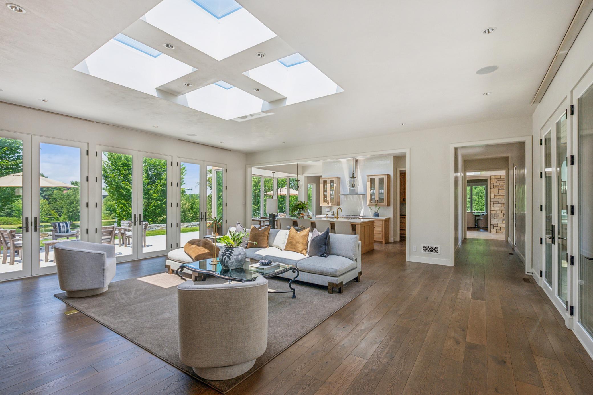 Minneapolis, Minnesota, 55405, United States, 5 Bedrooms Bedrooms, ,1 BathroomBathrooms,Residential,For Sale,1897759