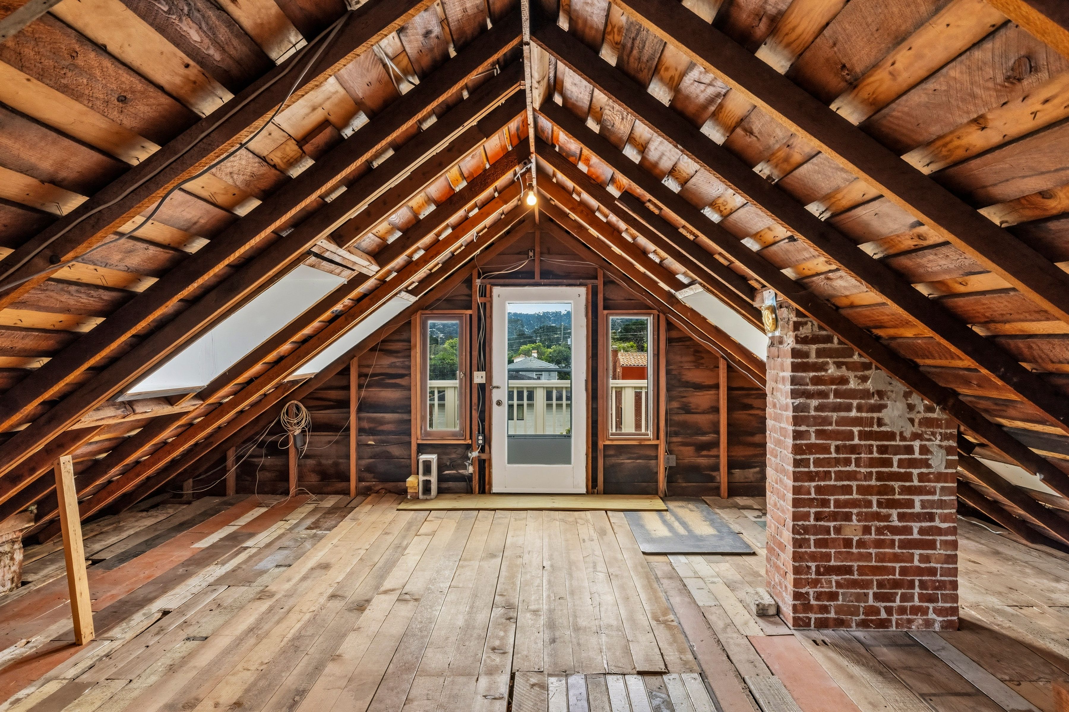  947 West Franklin Street - 物件實景