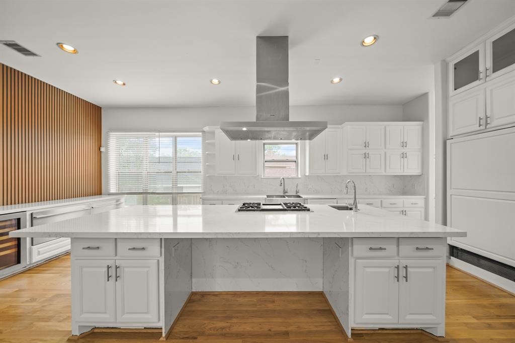 Houston, Texas, 77096, United States, 4 Bedrooms Bedrooms, ,6 BathroomsBathrooms,Residential,For Sale,1827201