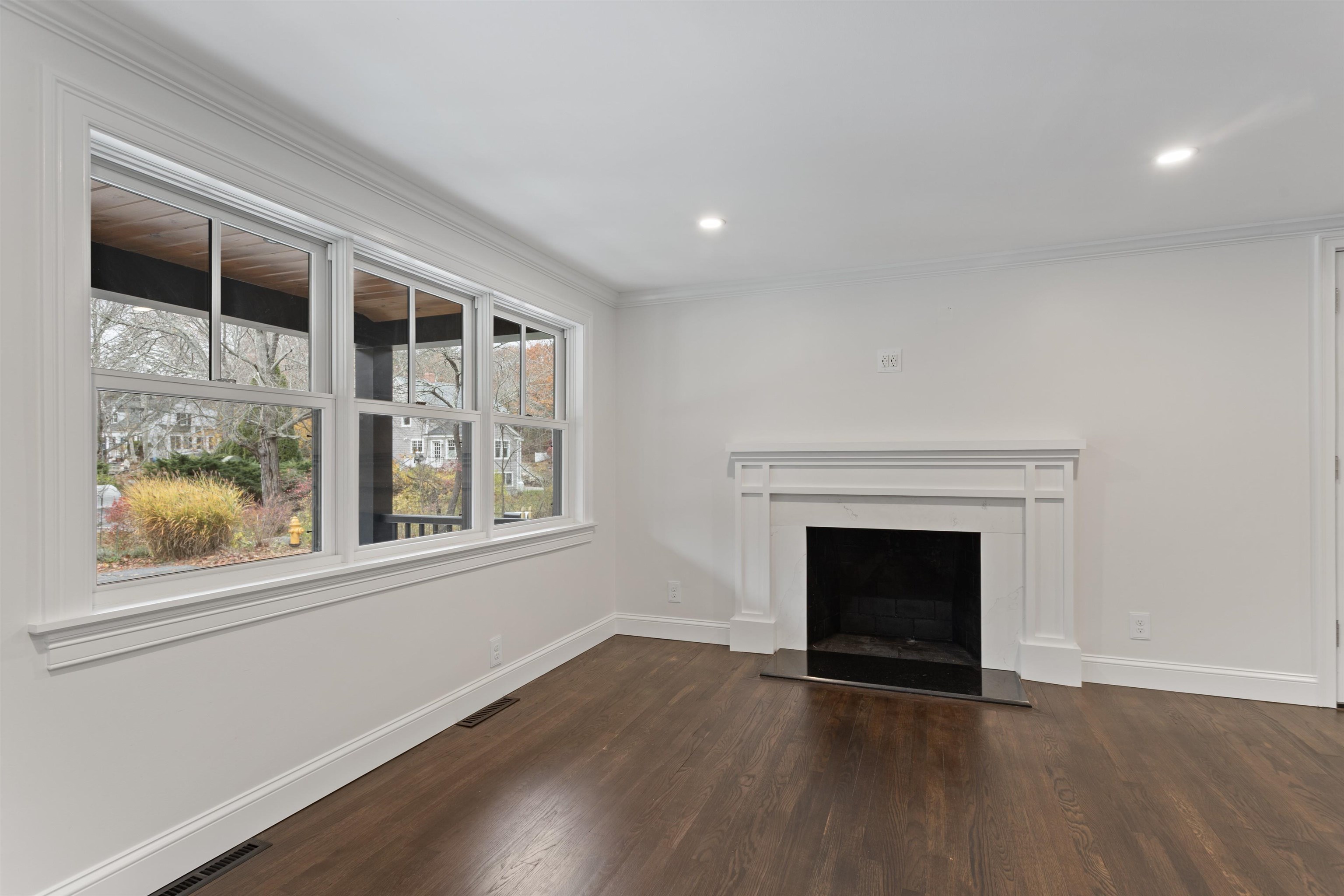 Portsmouth, New Hampshire, 03801, United States, 3 Bedrooms Bedrooms, ,1 BathroomBathrooms,Residential,For Sale,1991010