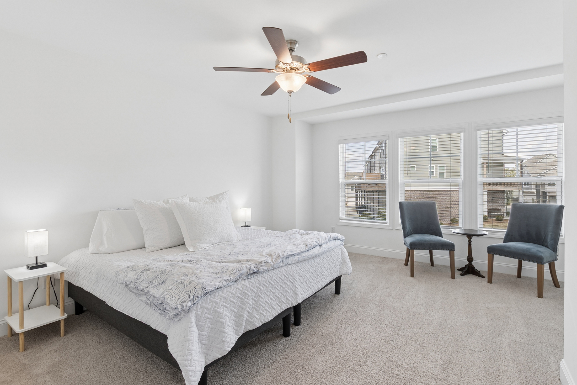  End-Unit, Craftsman Townhome with Custom Upgrades - 物件實景