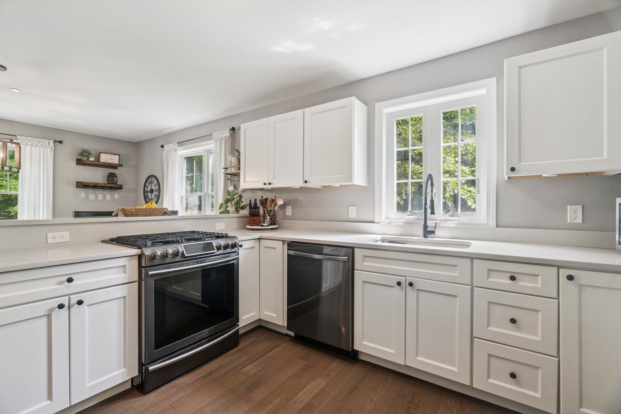 Manchester, New Hampshire, 03102, United States, 3 Bedrooms Bedrooms, ,2 BathroomsBathrooms,Residential,For Sale,1940953