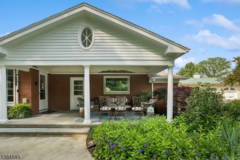 Franklin Twp., New Jersey, 08867, United States, 3 Bedrooms Bedrooms, ,2 BathroomsBathrooms,Residential,For Sale,1926340