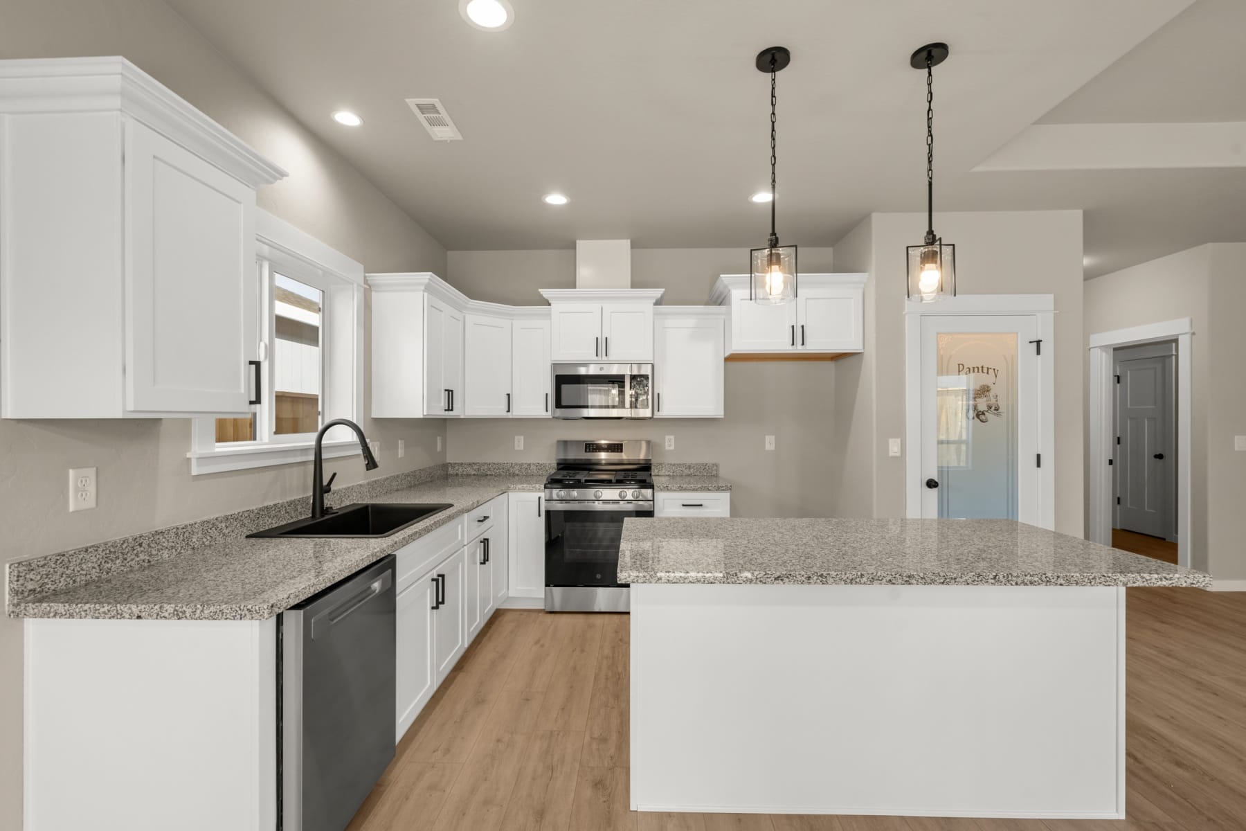  2217 Piazza Drive Medford, OR 97501 - 物件實景