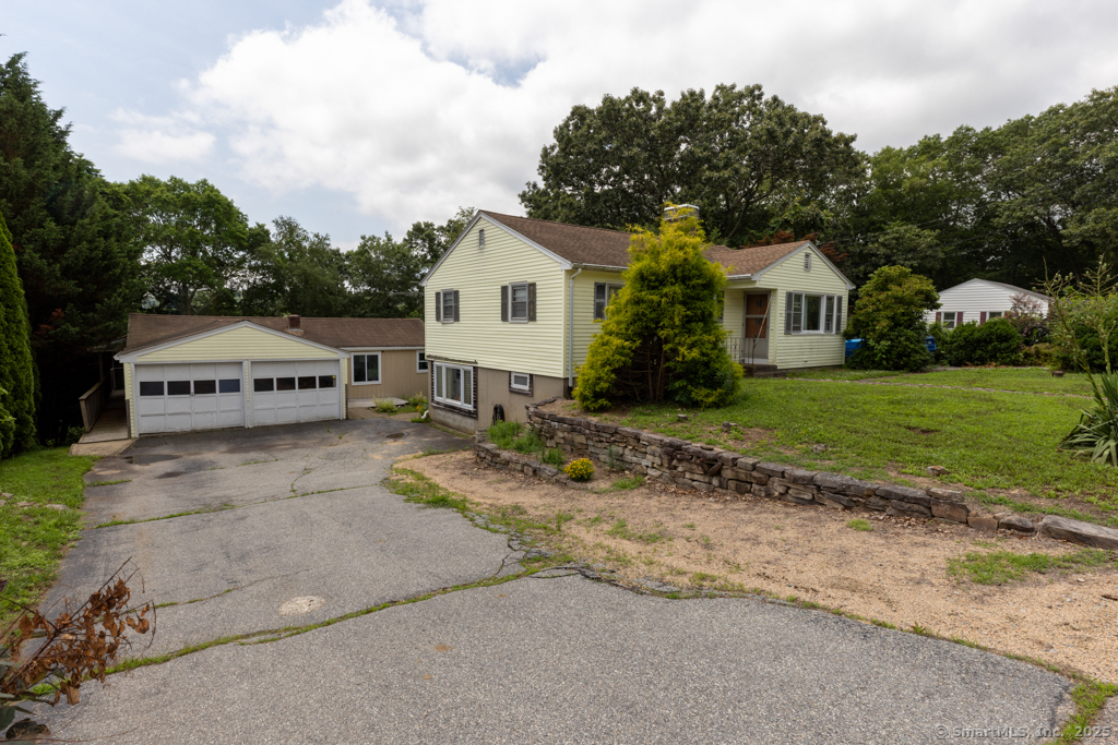 Montville, Connecticut, 06382, United States, 5 Bedrooms Bedrooms, ,3 BathroomsBathrooms,Residential,For Sale,1895658