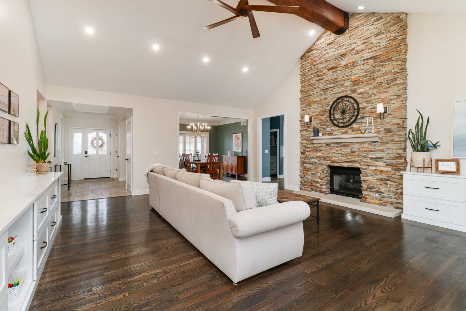 Bloomington, Illinois, 61704, United States, 5 Bedrooms Bedrooms, ,4 BathroomsBathrooms,Residential,For Sale,1991973