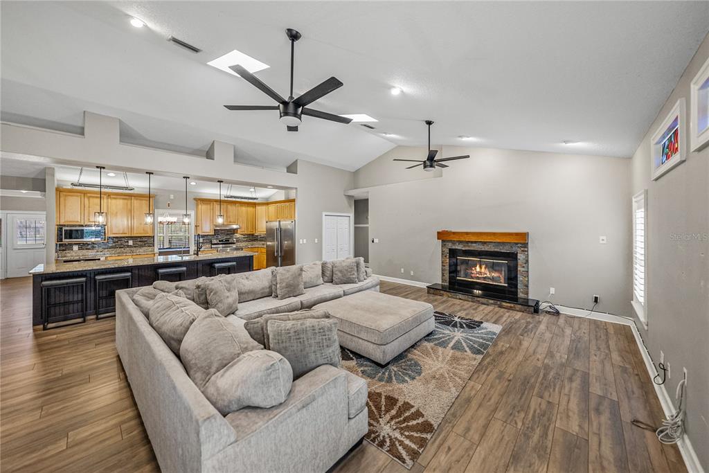 Seffner, Florida, 33584, United States, 5 Bedrooms Bedrooms, ,4 BathroomsBathrooms,Residential,For Sale,1991744