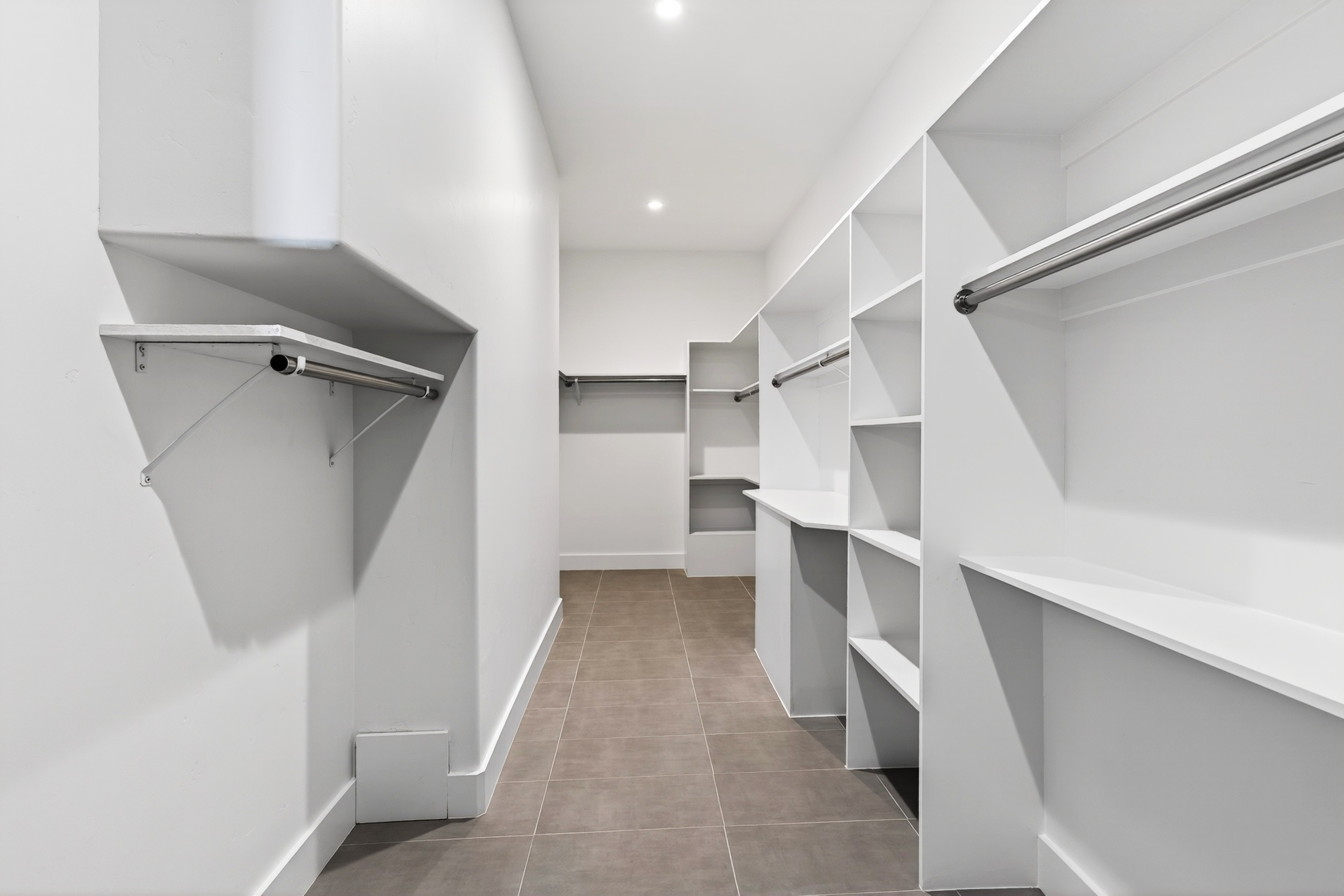  Stunning New Build - 物件實景