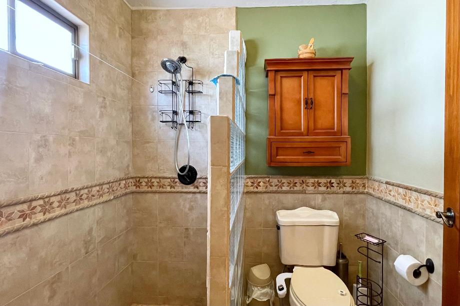 Guaymas, Sonora, 85506, Mexico, 4 Bedrooms Bedrooms, ,3 BathroomsBathrooms,Residential,For Sale,1916977