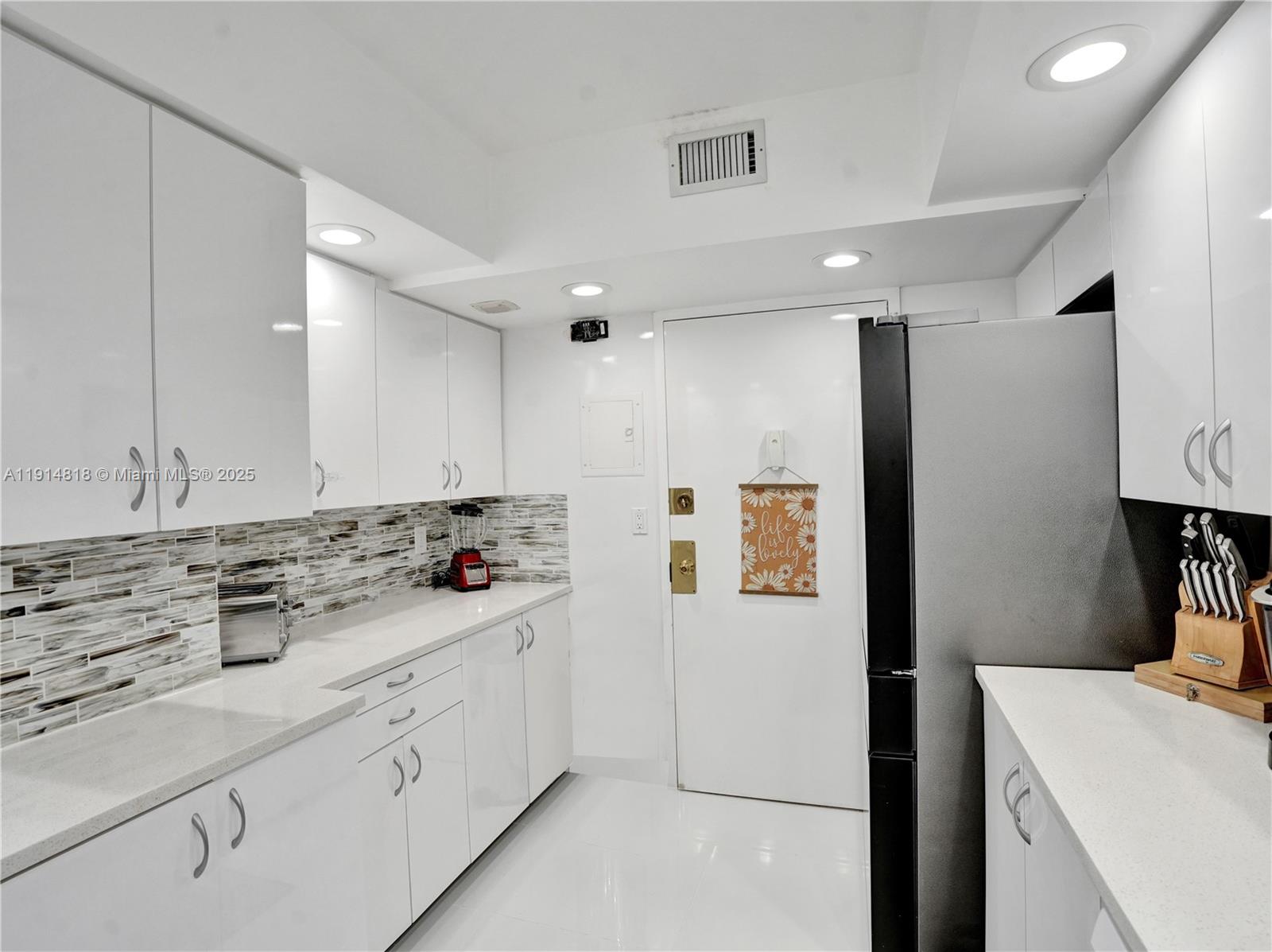 Hollywood, Florida, 33021, United States, 2 Bedrooms Bedrooms, ,3 BathroomsBathrooms,Residential,For Sale,1997464