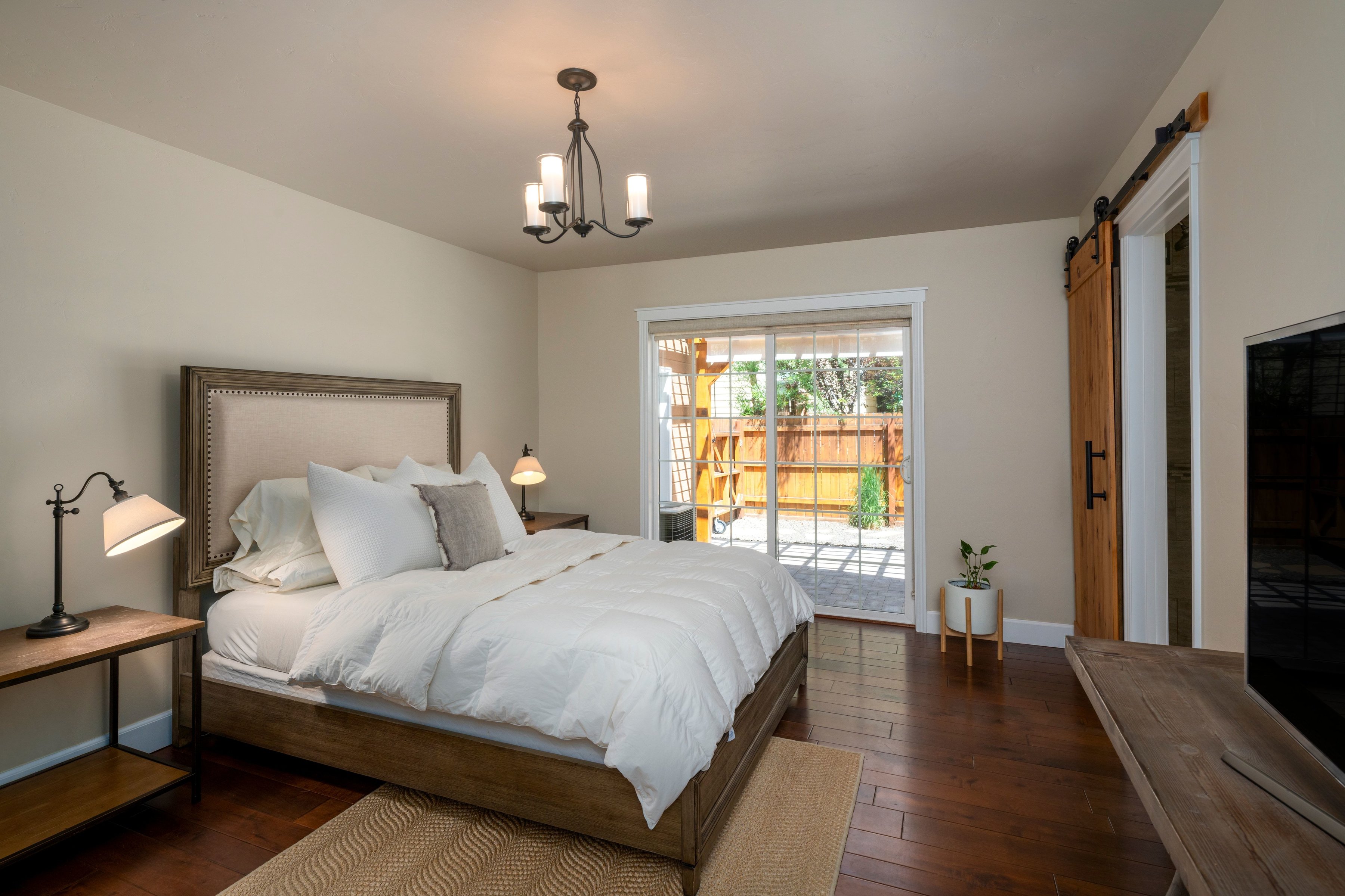  Private Retreat. Exceptional Garage. Room for Everything. - 物件實景